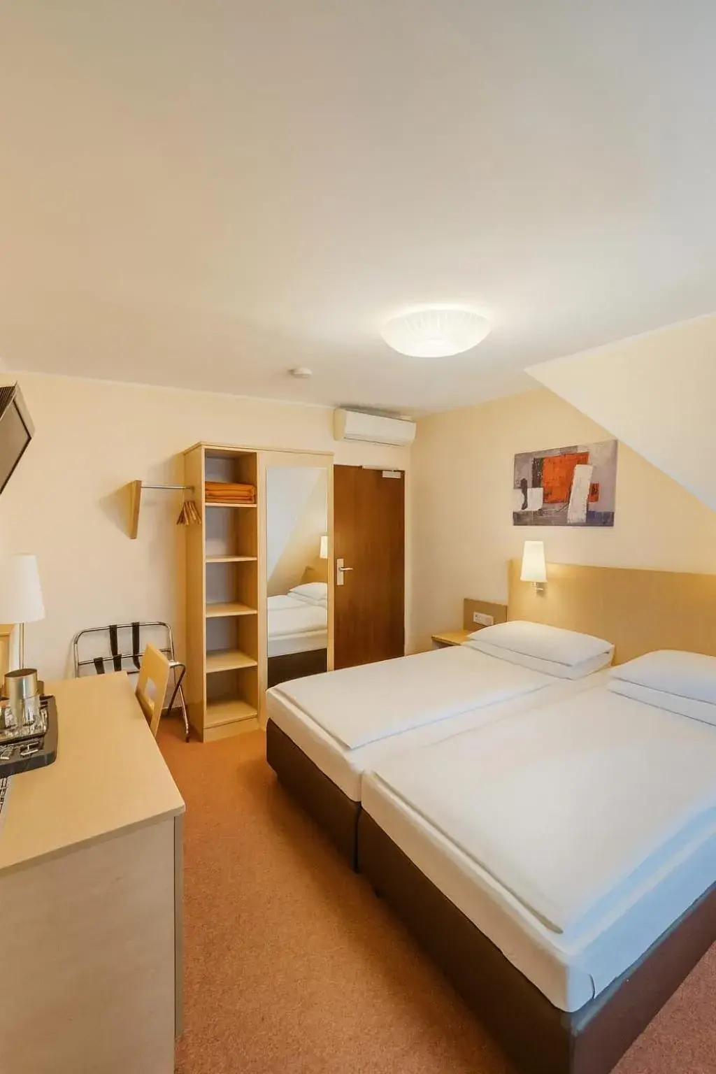 Photo of the whole room, Bed in Atomis Hotel Düsseldorf City Photo of the whole room, Bed in Atomis Hotel Düsseldorf City