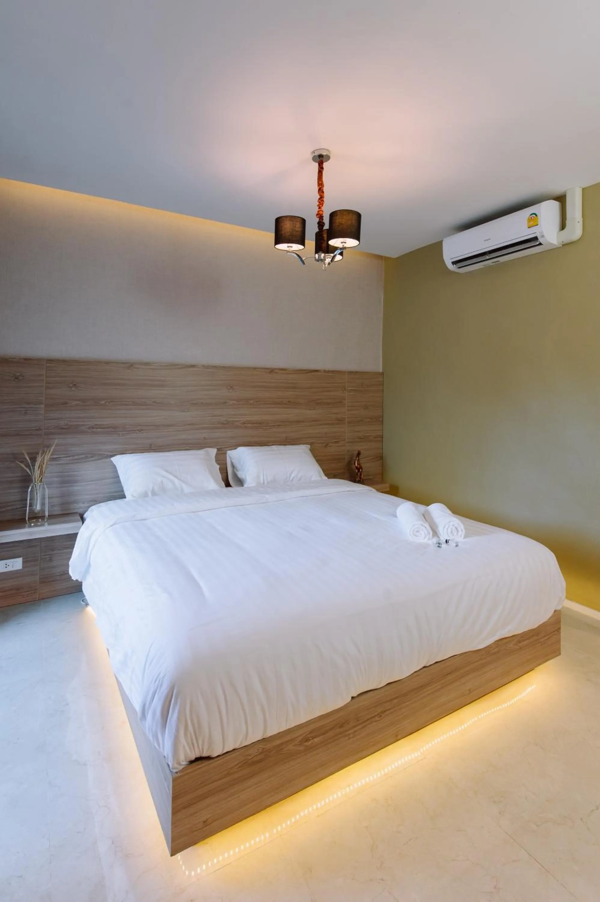 Bed in The Cape Hotel