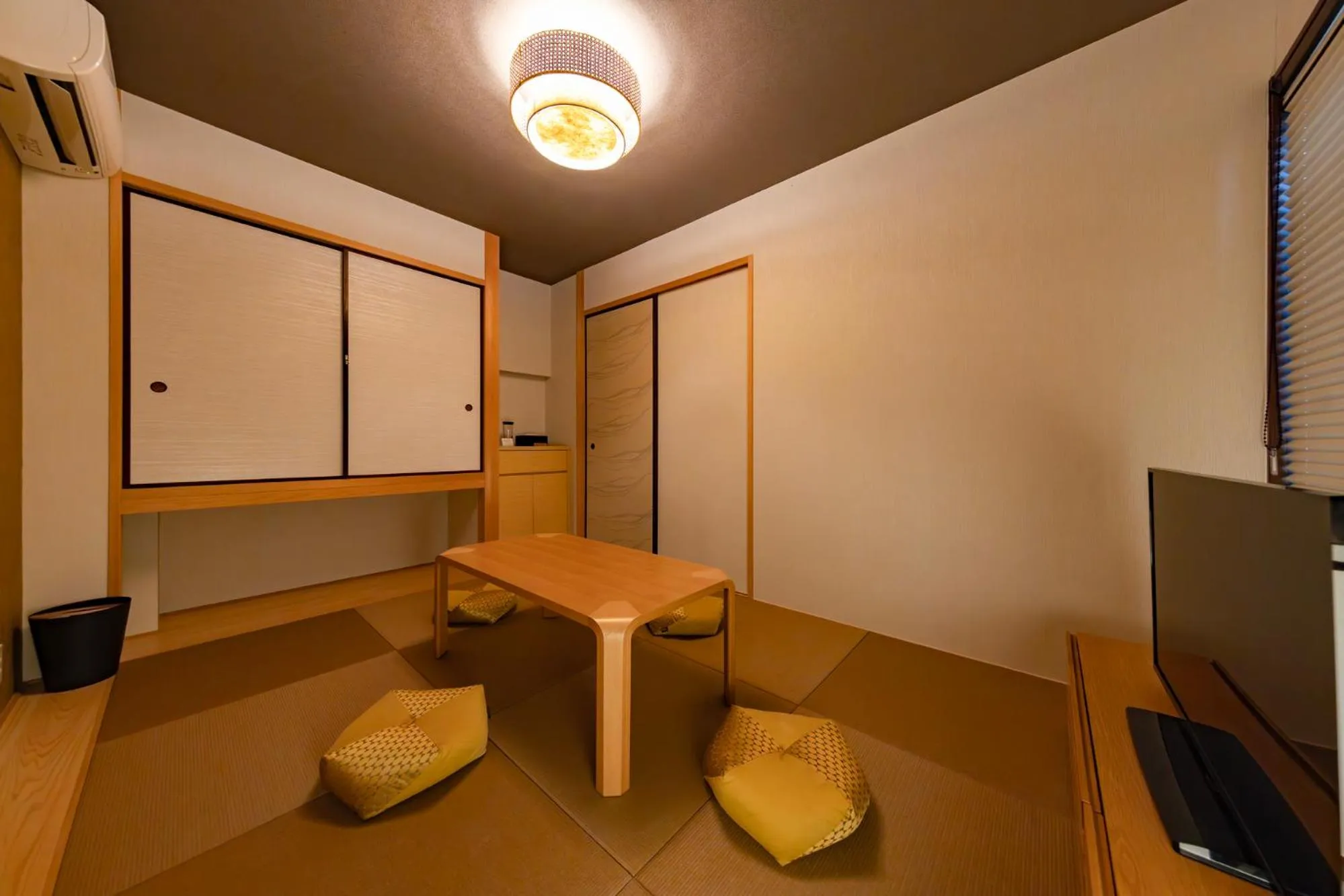 Photo of the whole room in MADOKA Kyoto station west