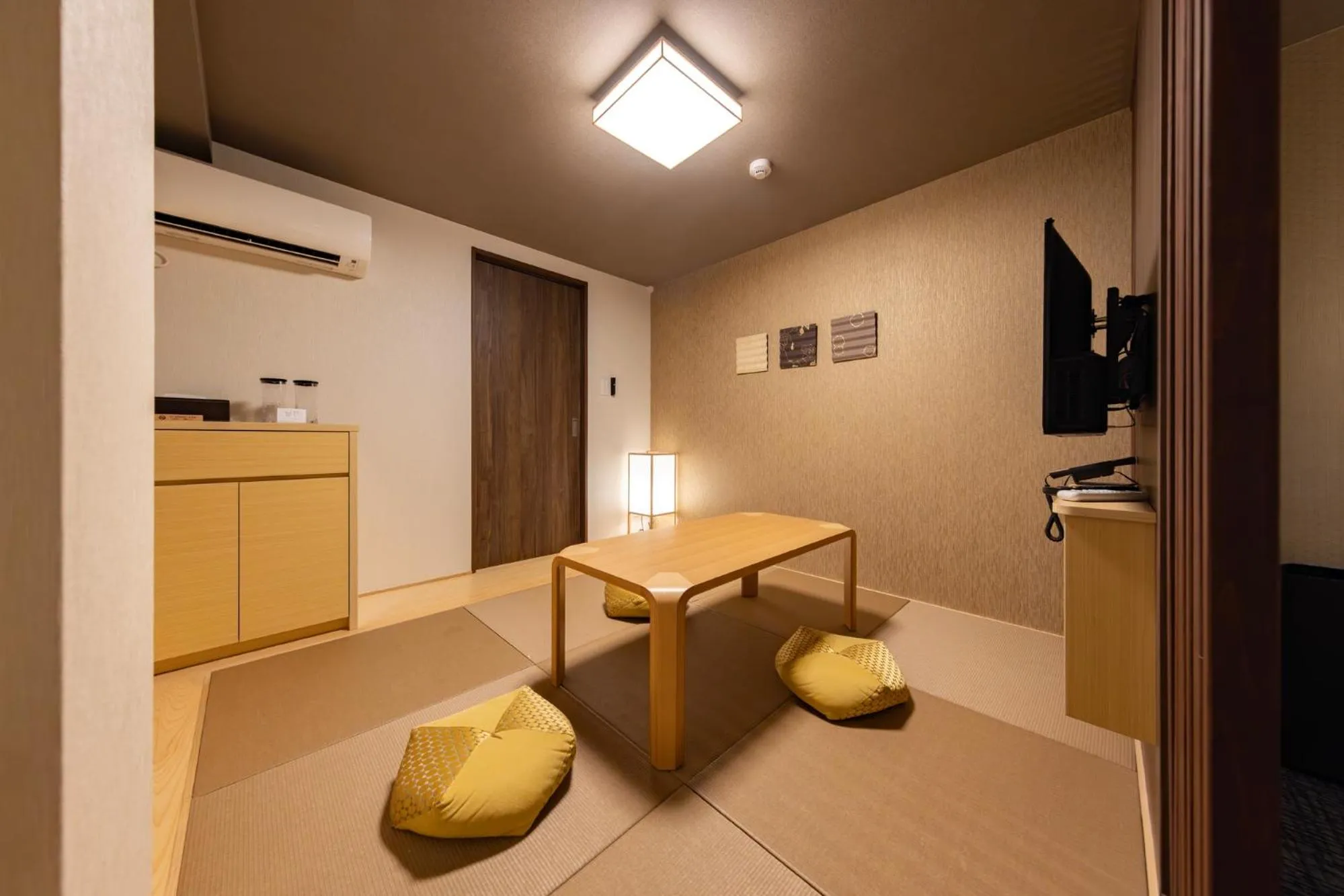 Photo of the whole room in MADOKA Kyoto station west