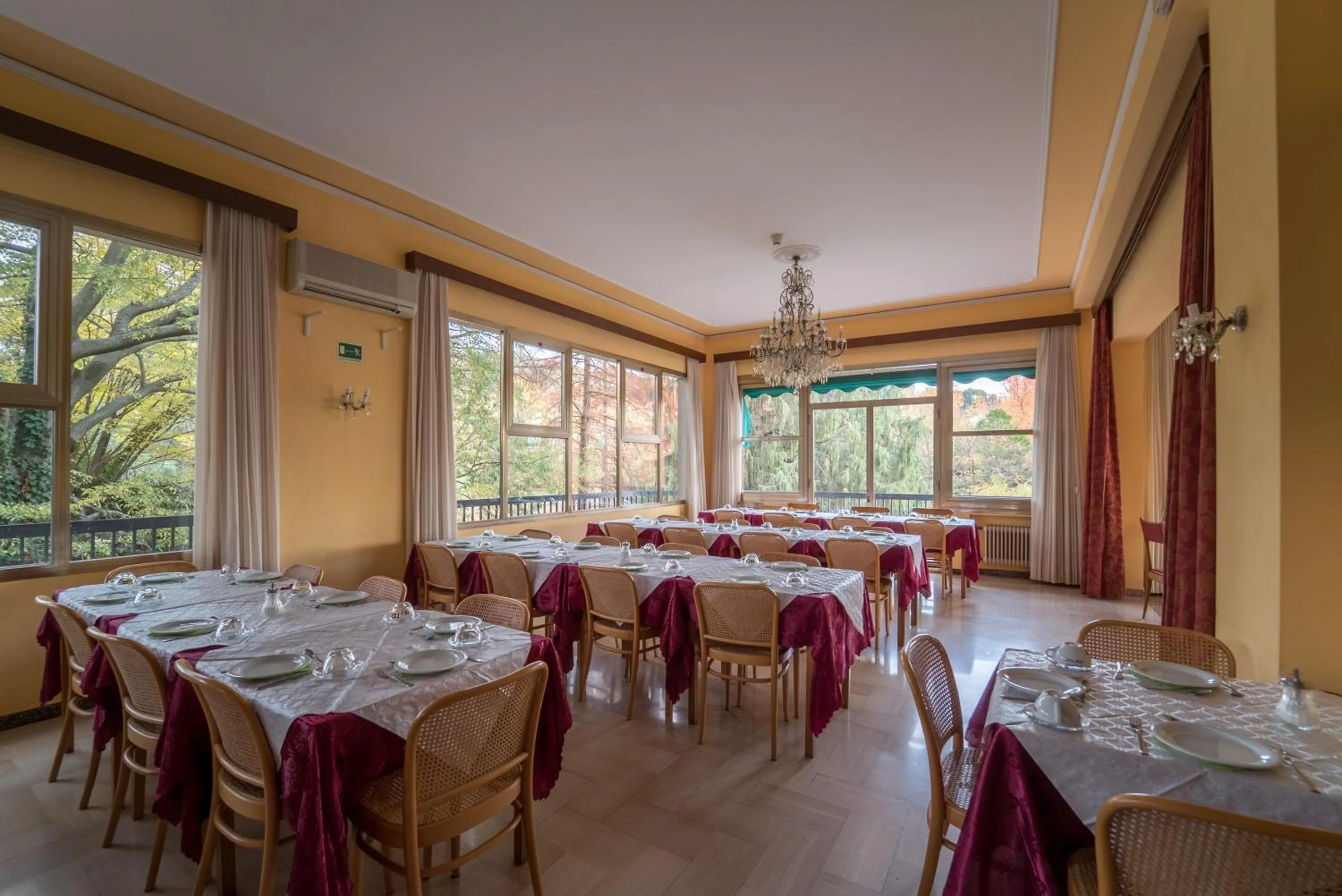 Restaurant/places to eat in HOTEL CONCORDIA