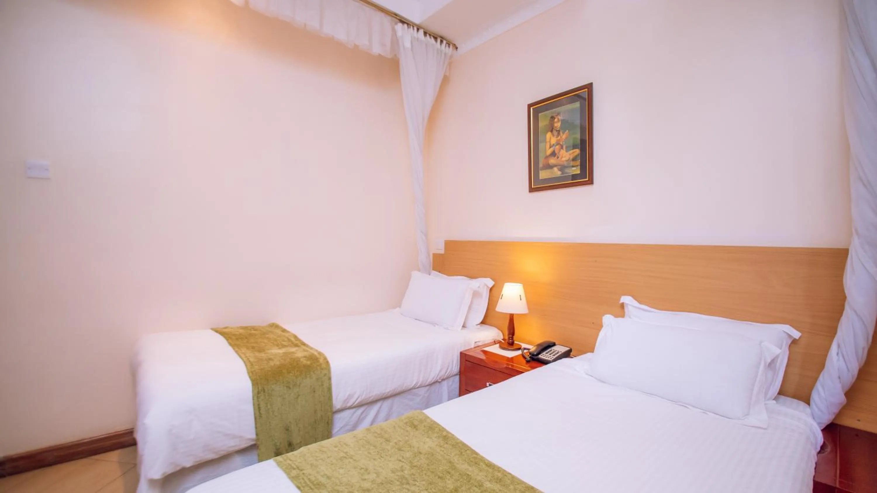 Bed in Longview Suites Hotel