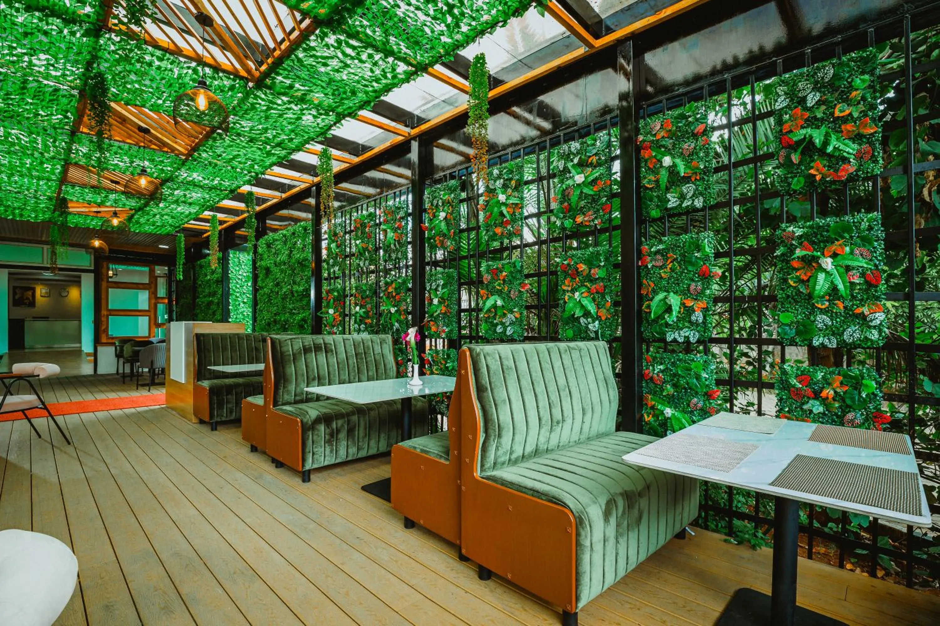 Restaurant/places to eat in Longview Suites Hotel