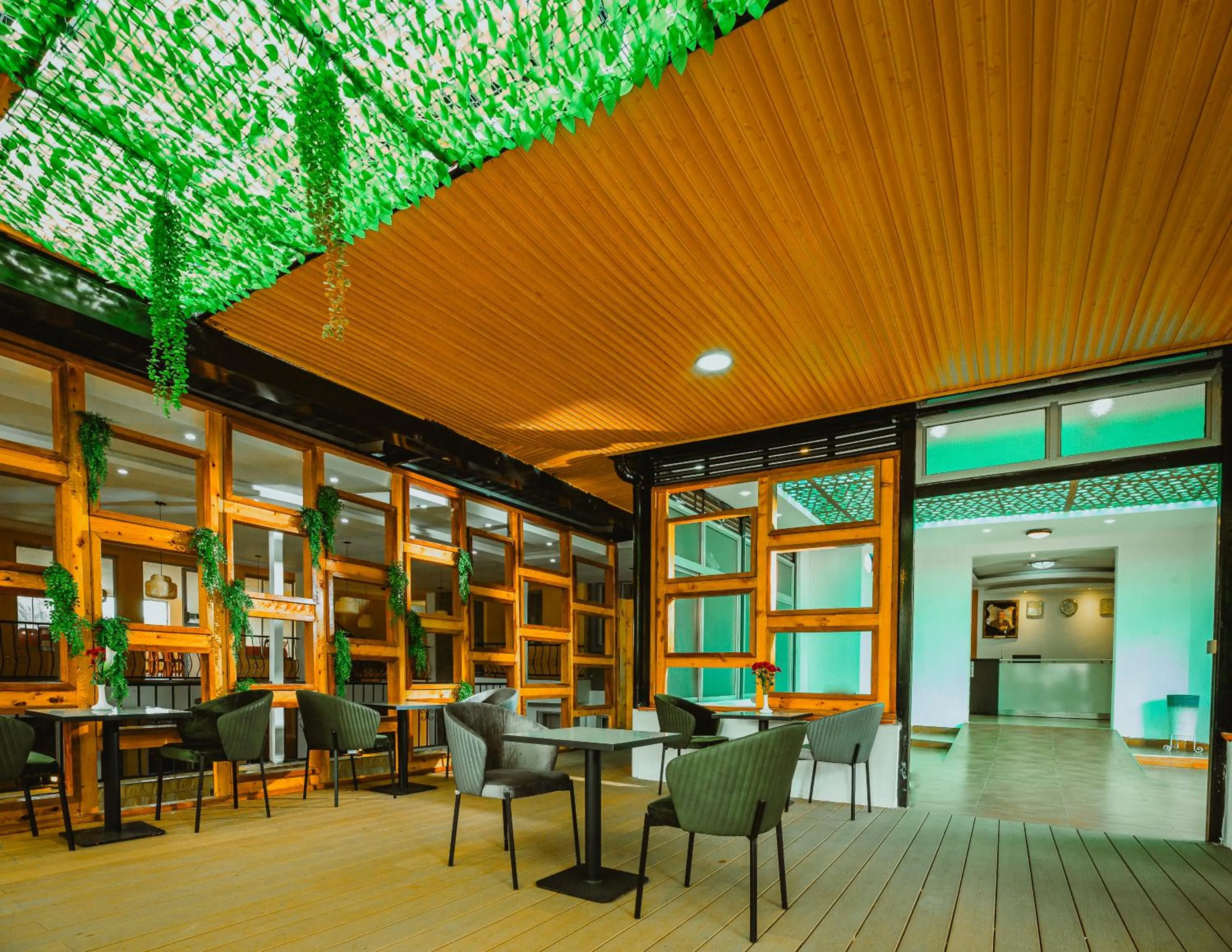 Coffee/tea facilities in Longview Suites Hotel