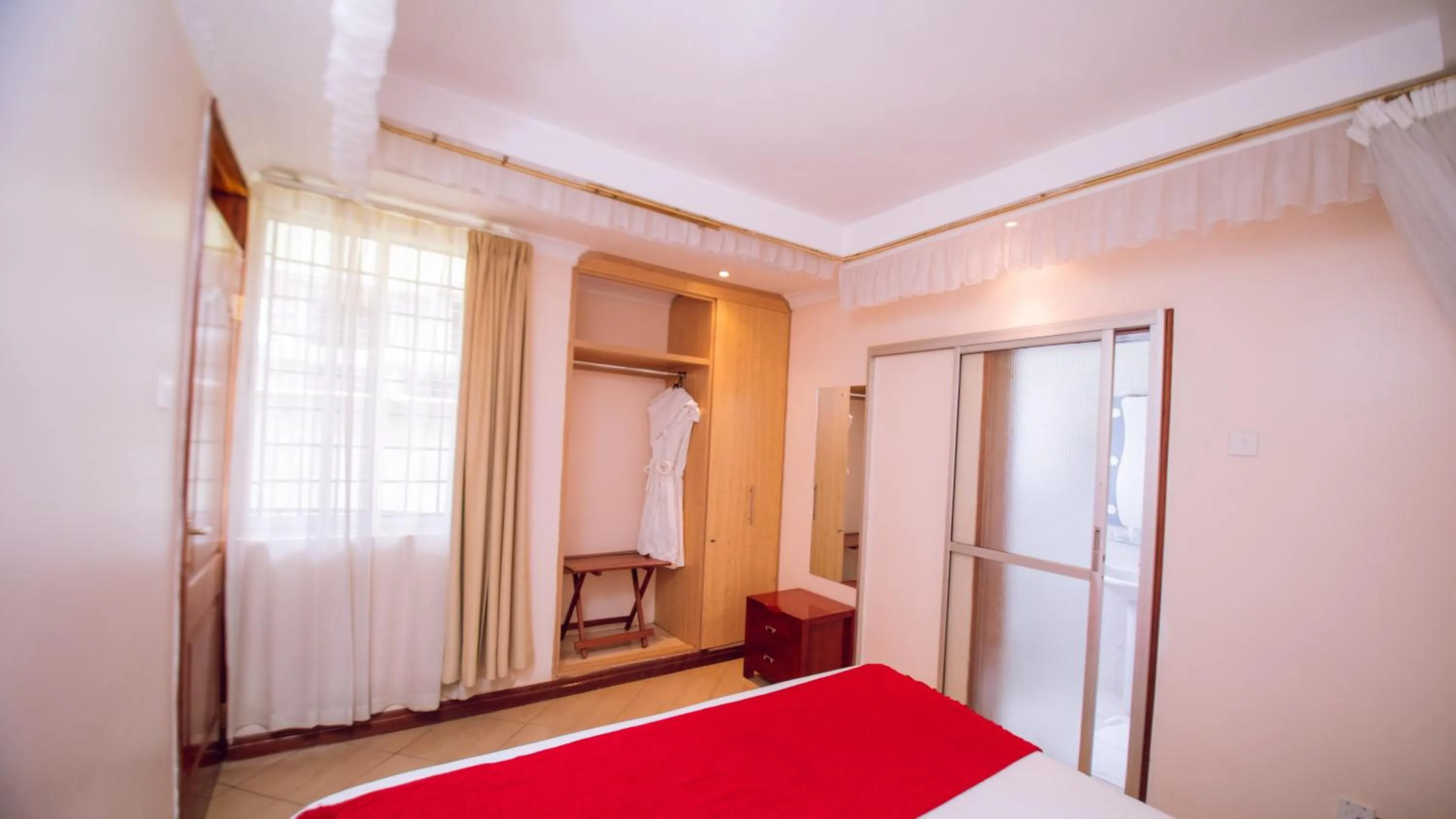 Bed in Longview Suites Hotel