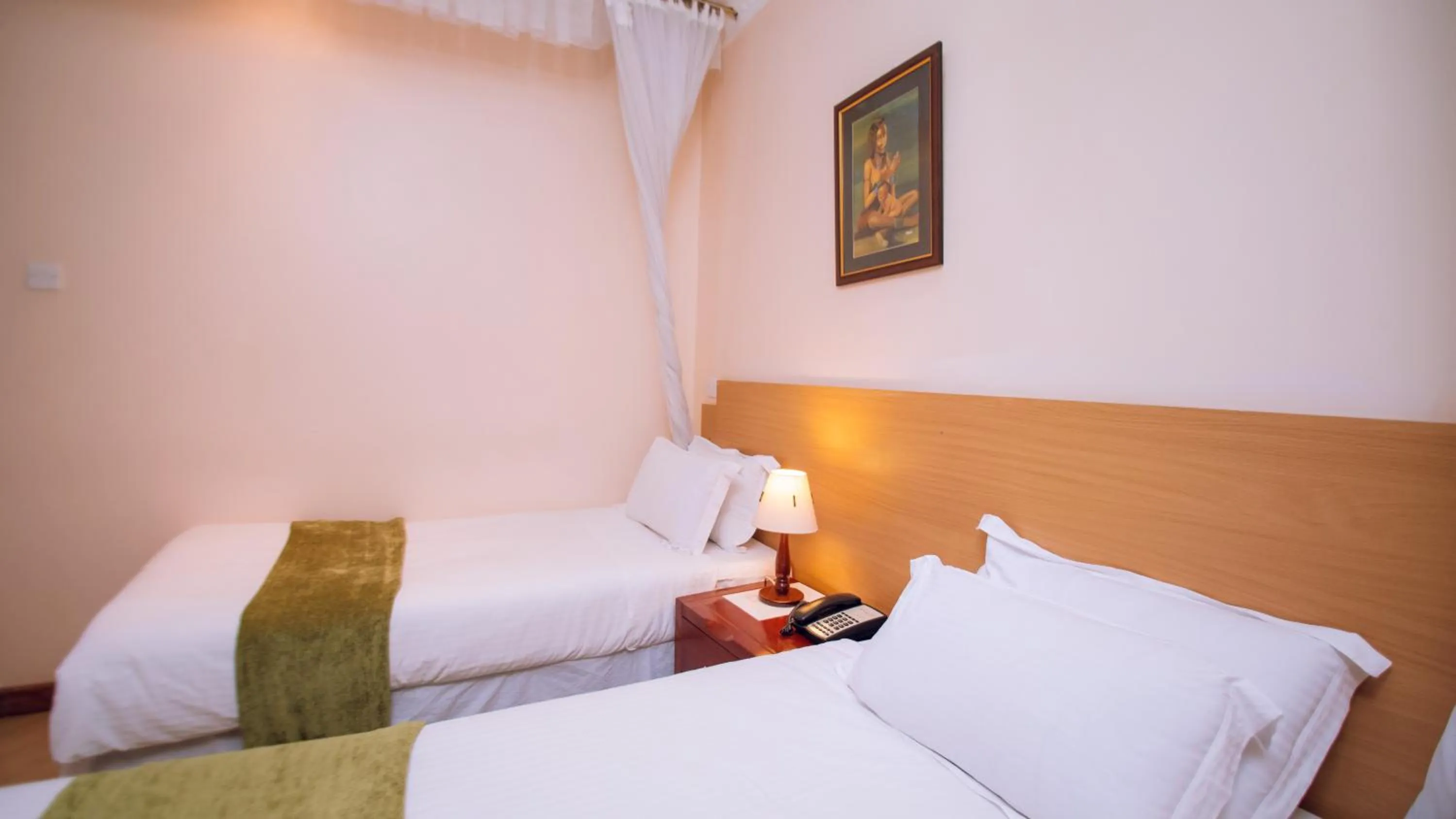 Bed in Longview Suites Hotel