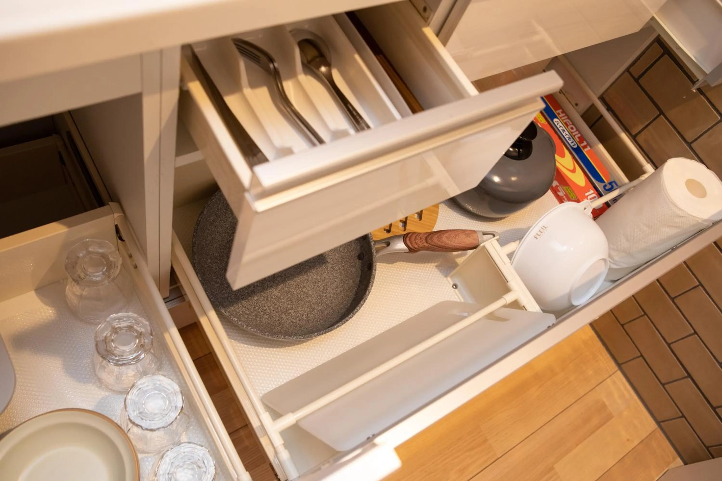 Photo of the whole room in HOTEL&CO