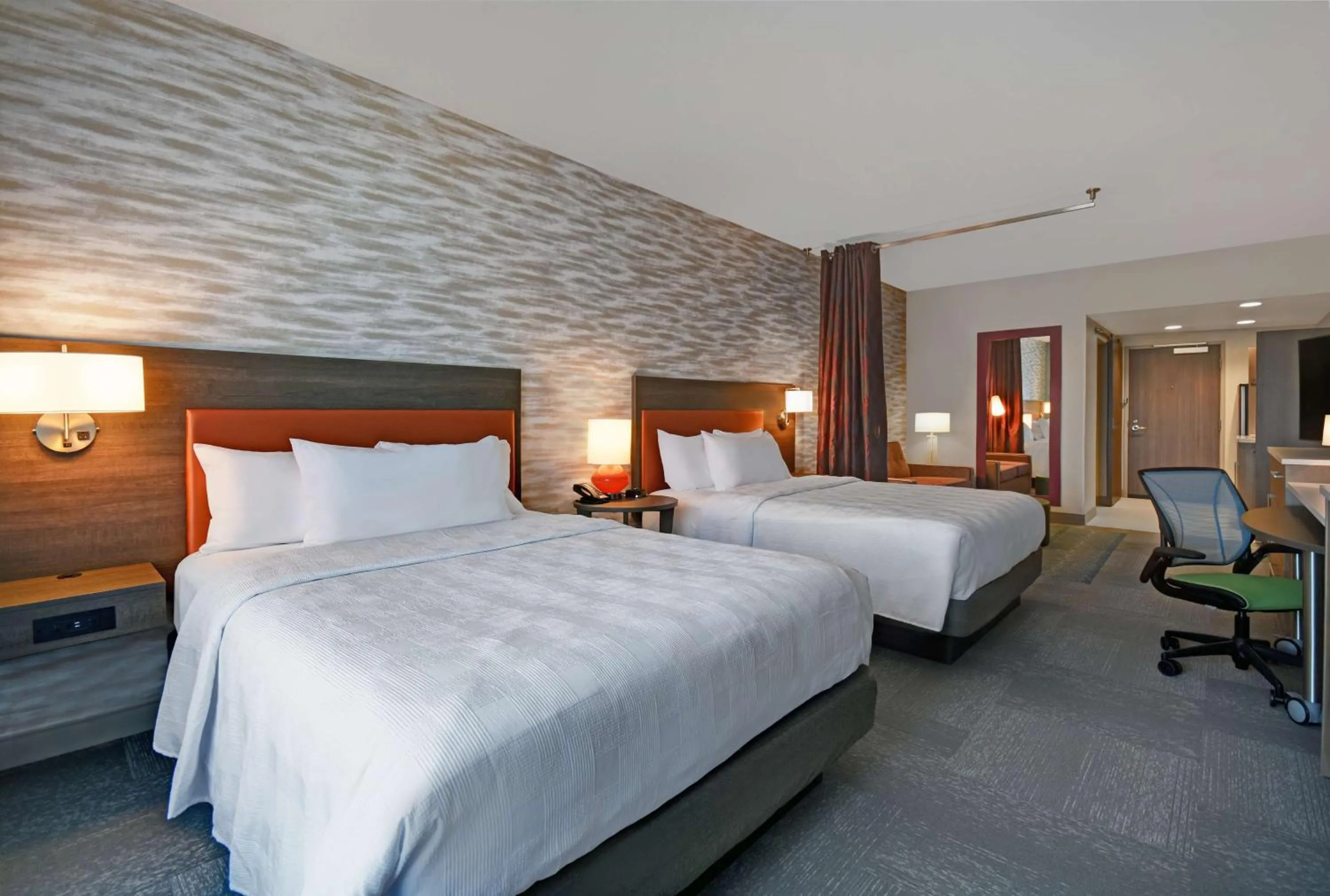 Bedroom, Bed in Home2 Suites By Hilton Columbus