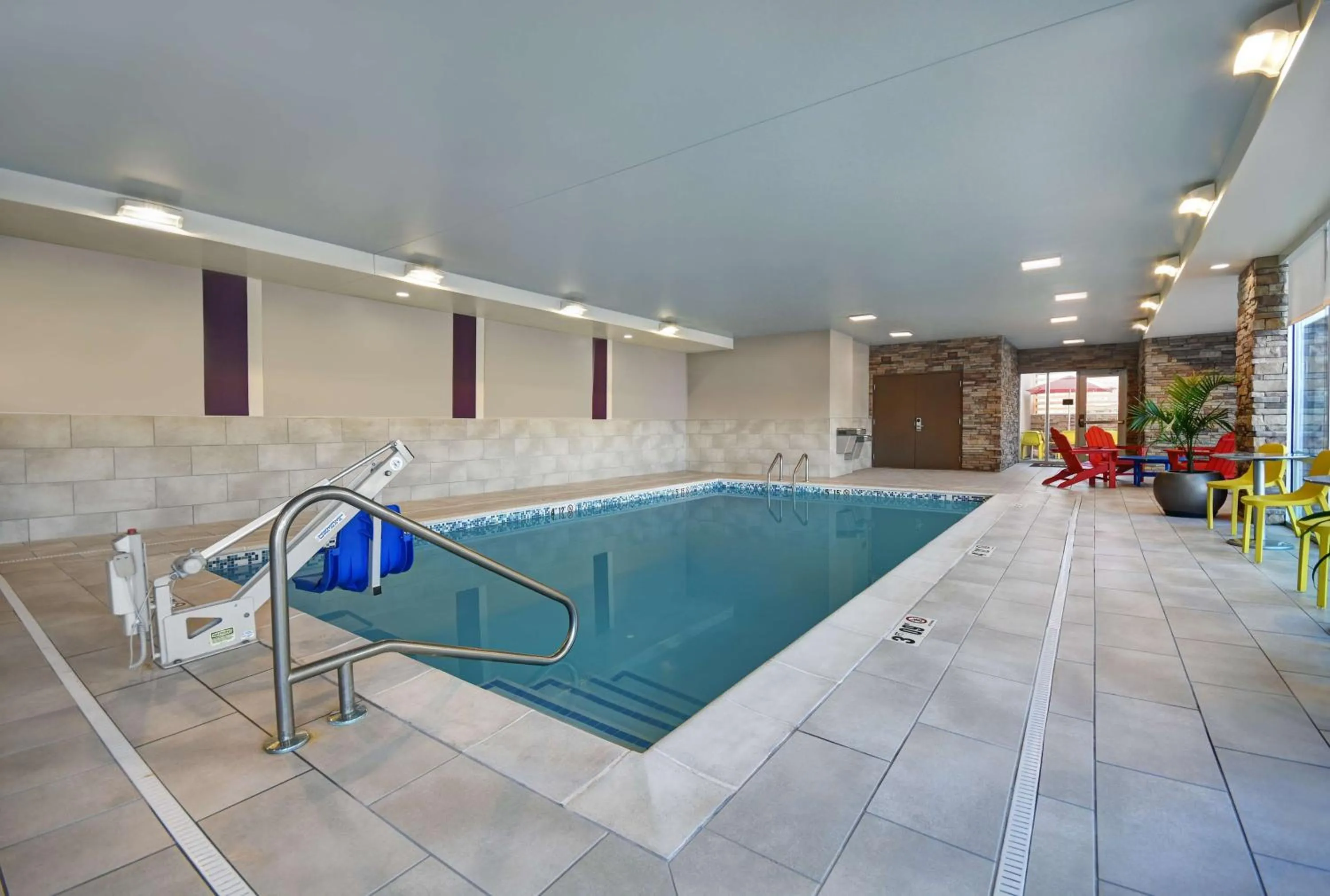 Pool view in Home2 Suites By Hilton Columbus