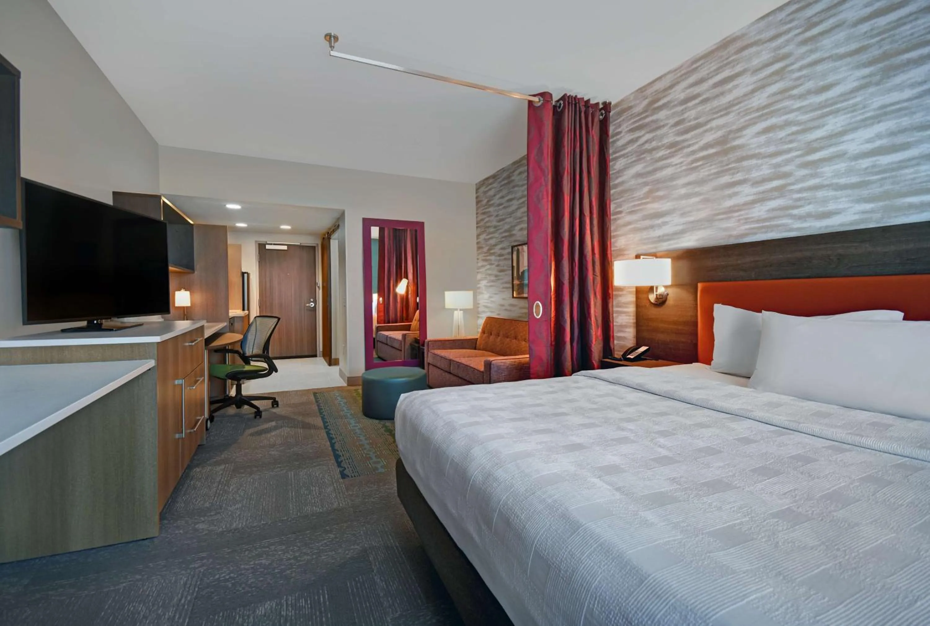 Bedroom, Bed in Home2 Suites By Hilton Columbus