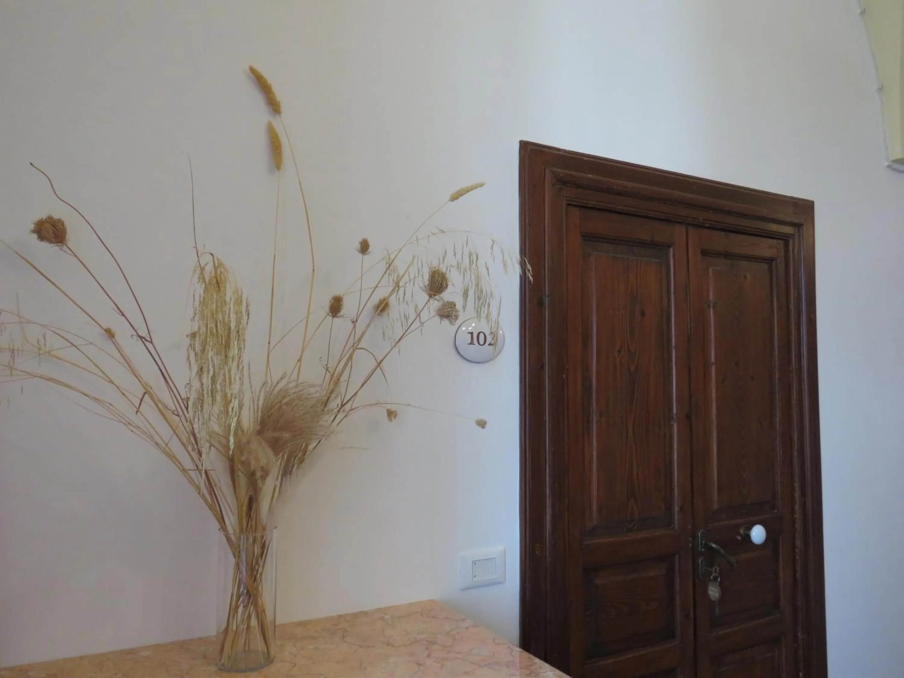 Decorative detail in Masseria Borgo Santuri