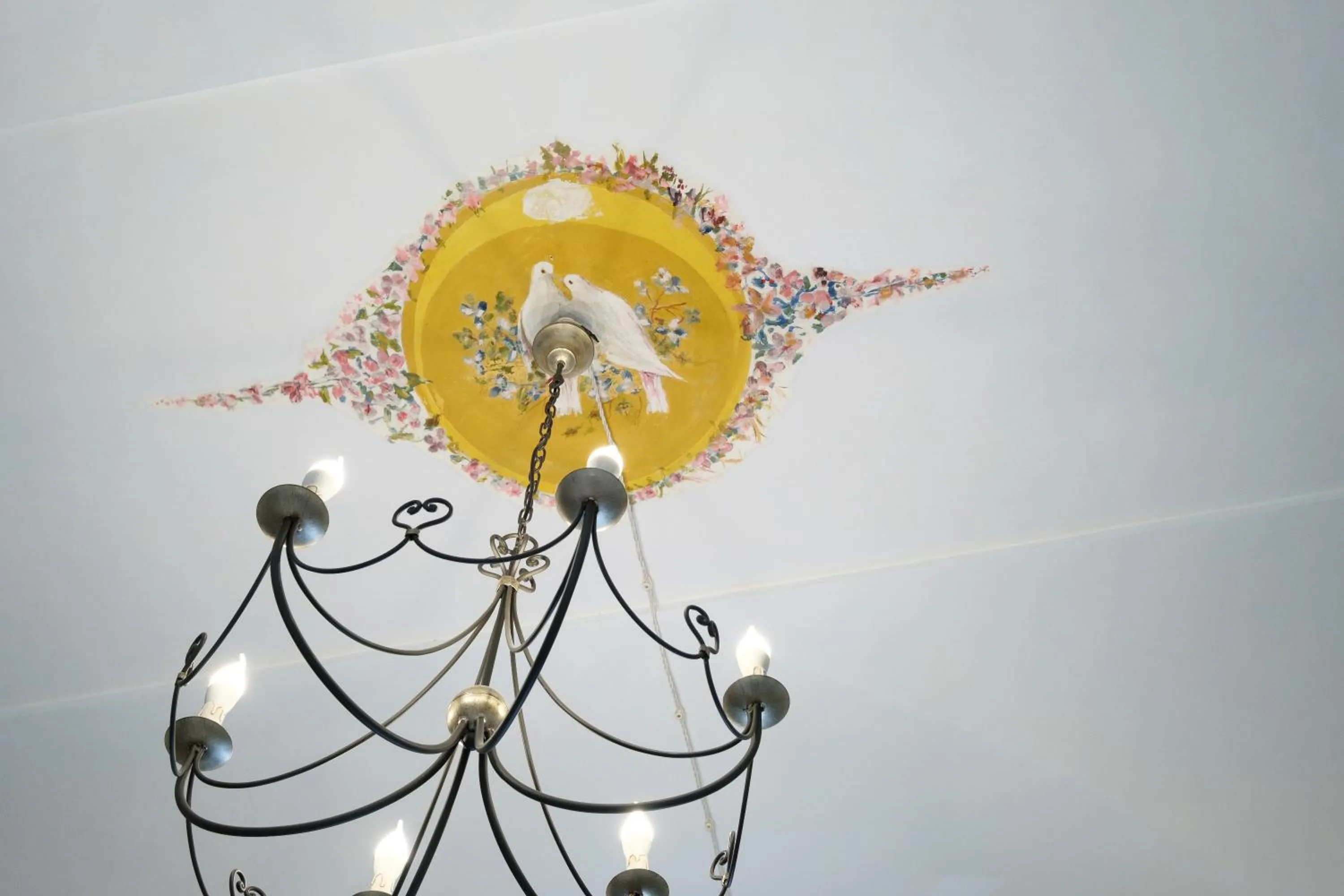 Decorative detail in Masseria Borgo Santuri