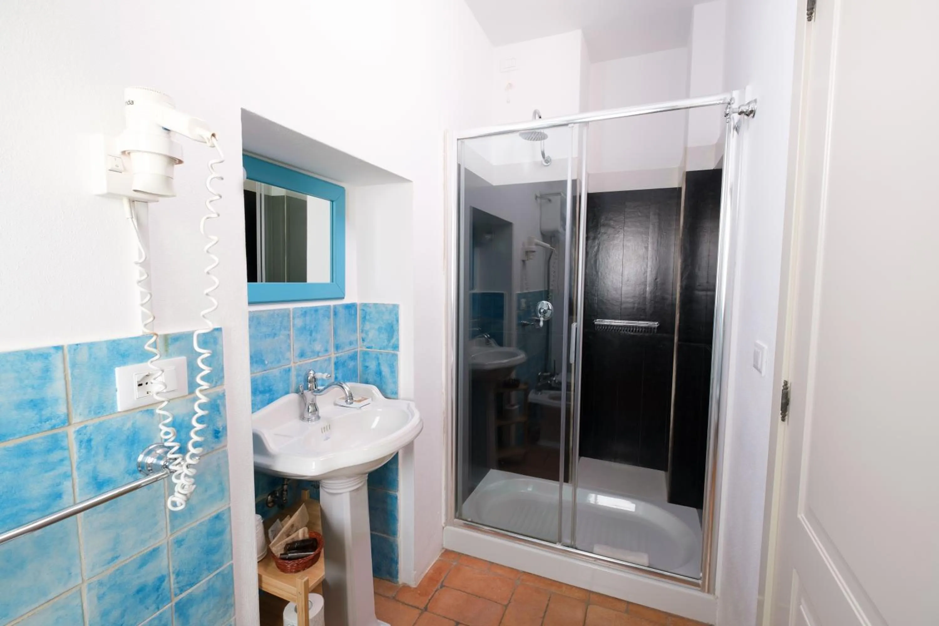 Shower in Masseria Borgo Santuri