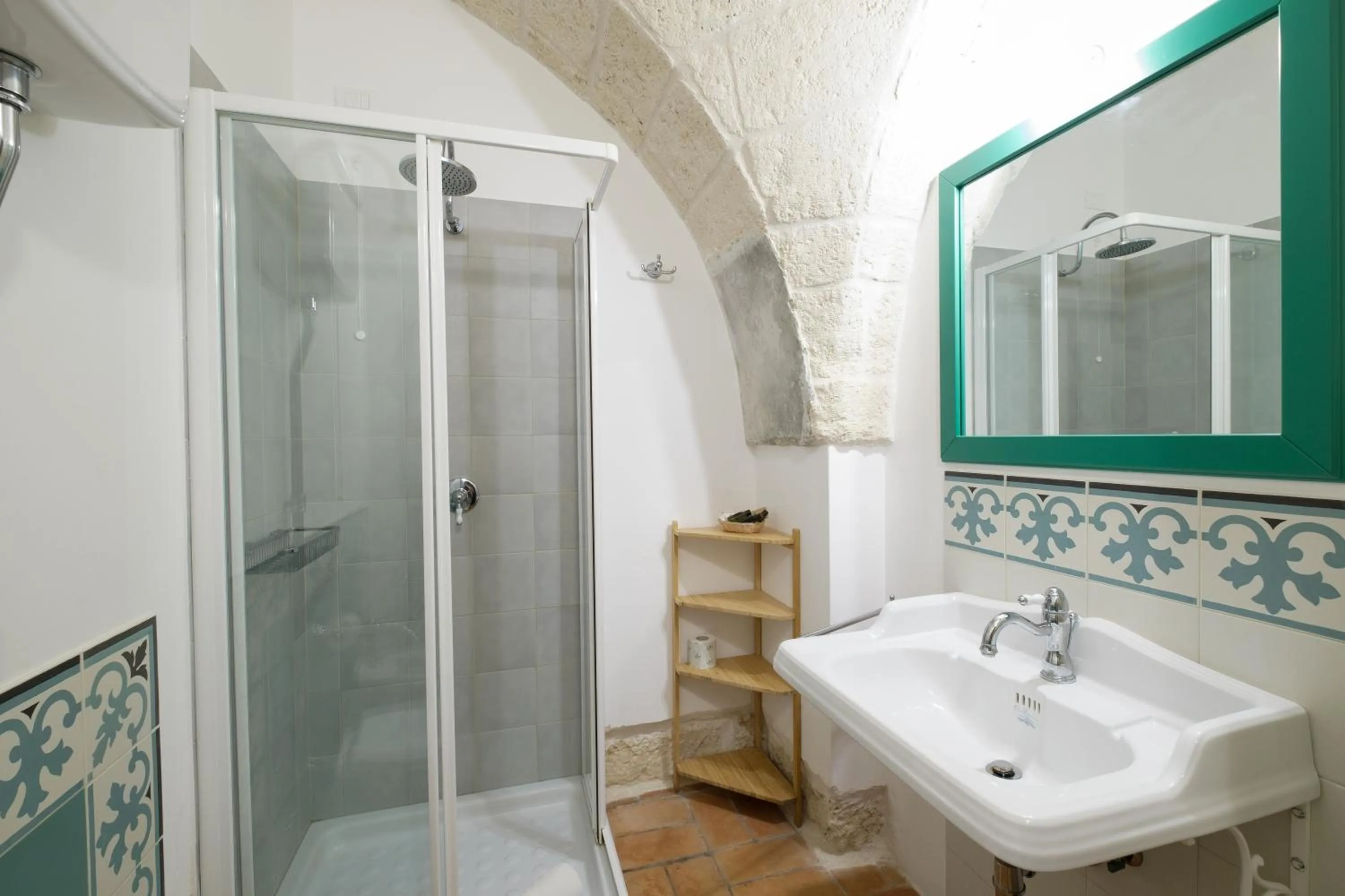 Shower in Masseria Borgo Santuri