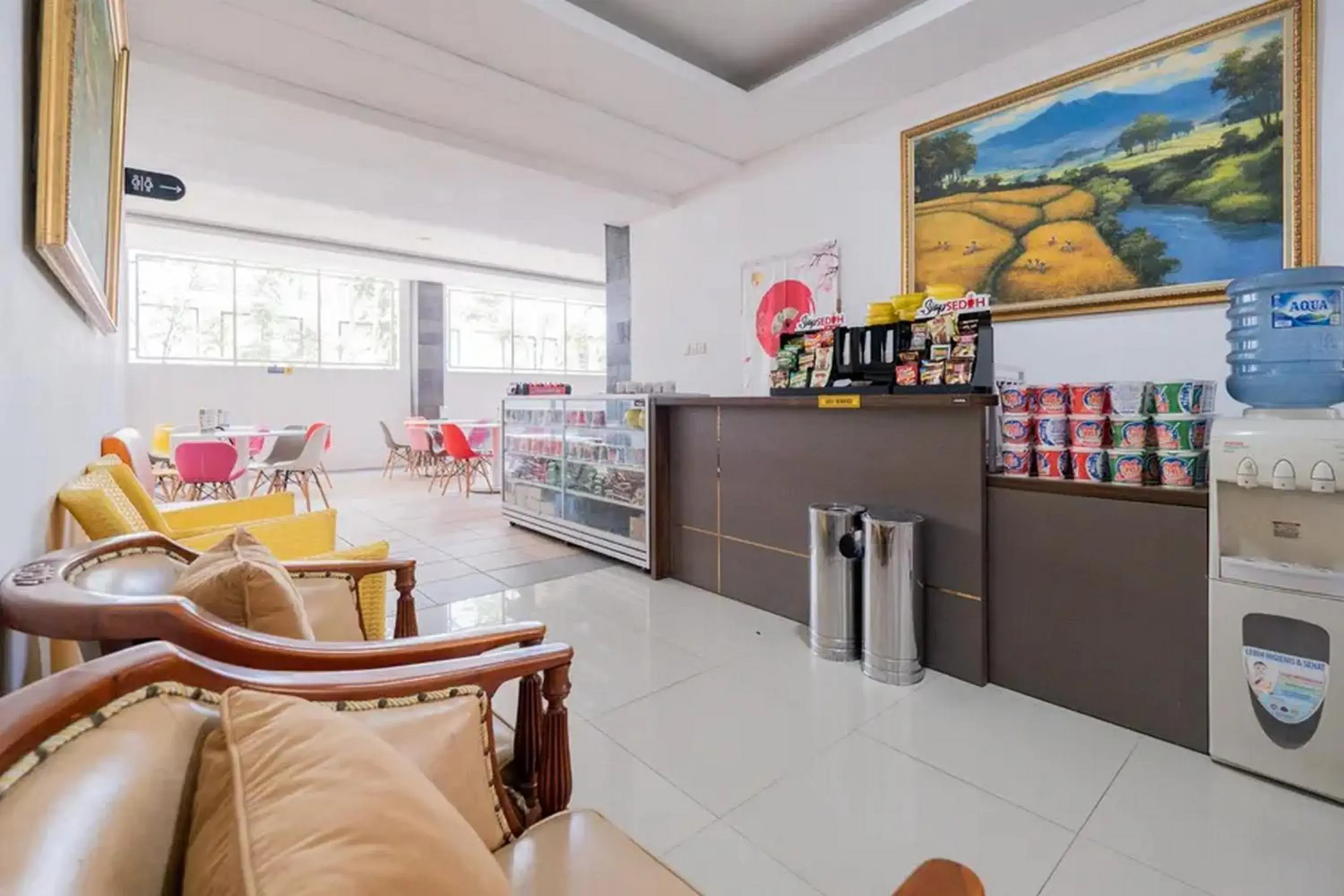 Lobby or reception in RedDoorz near Jawa Timur Park 2 Lobby or reception in RedDoorz near Jawa Timur Park 2