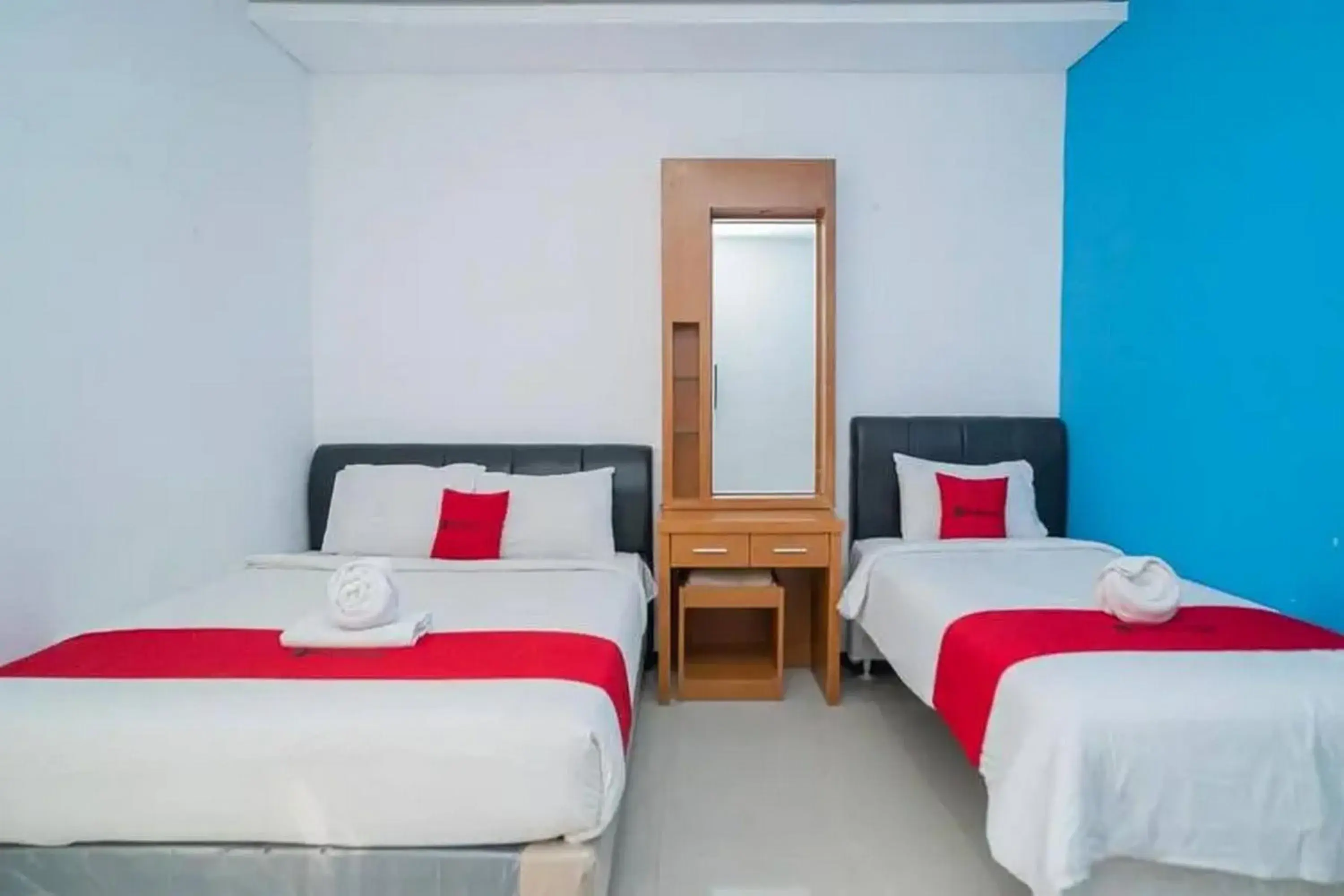 Bed in RedDoorz near Jawa Timur Park 2 Bed in RedDoorz near Jawa Timur Park 2