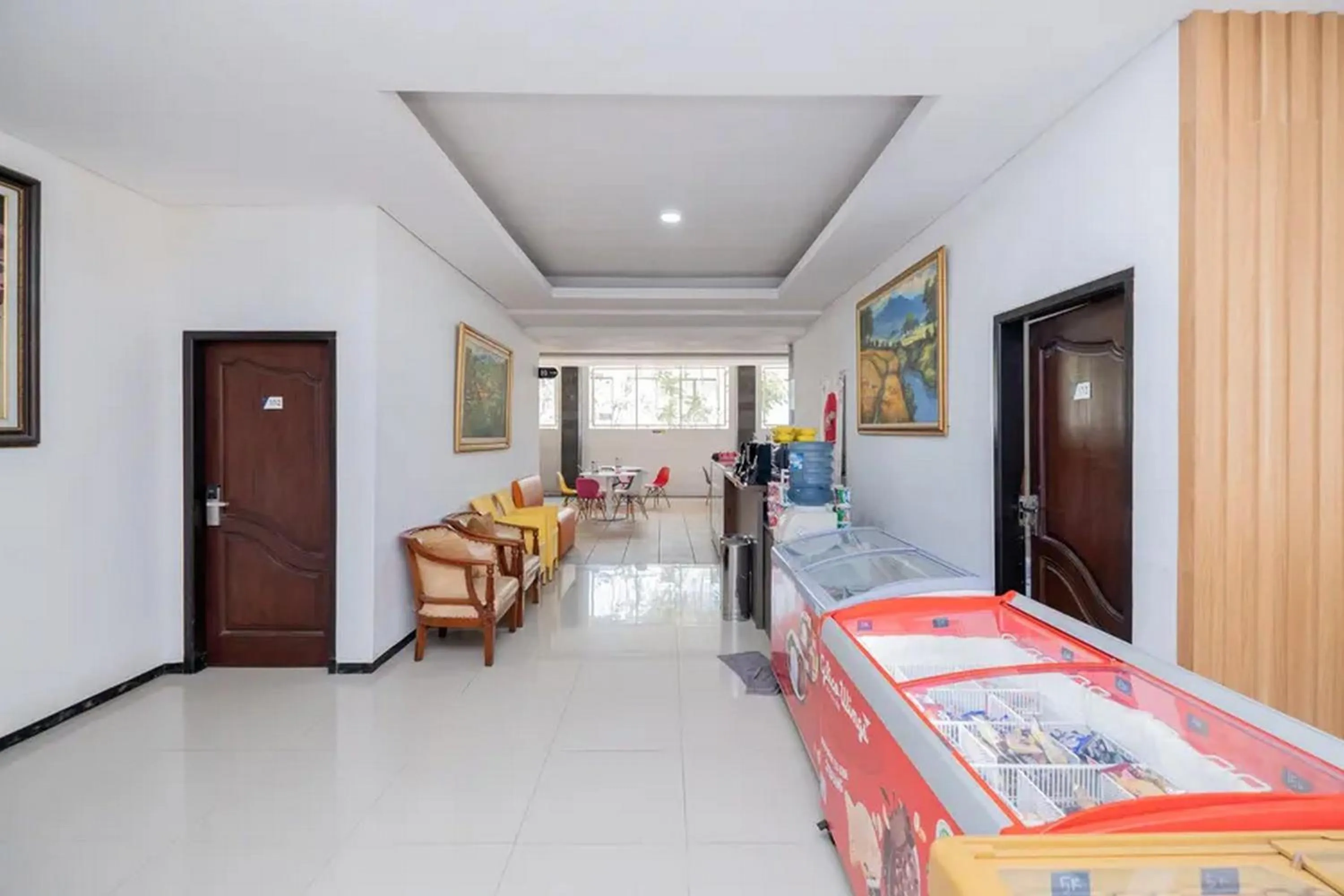 Food and drinks in RedDoorz near Jawa Timur Park 2