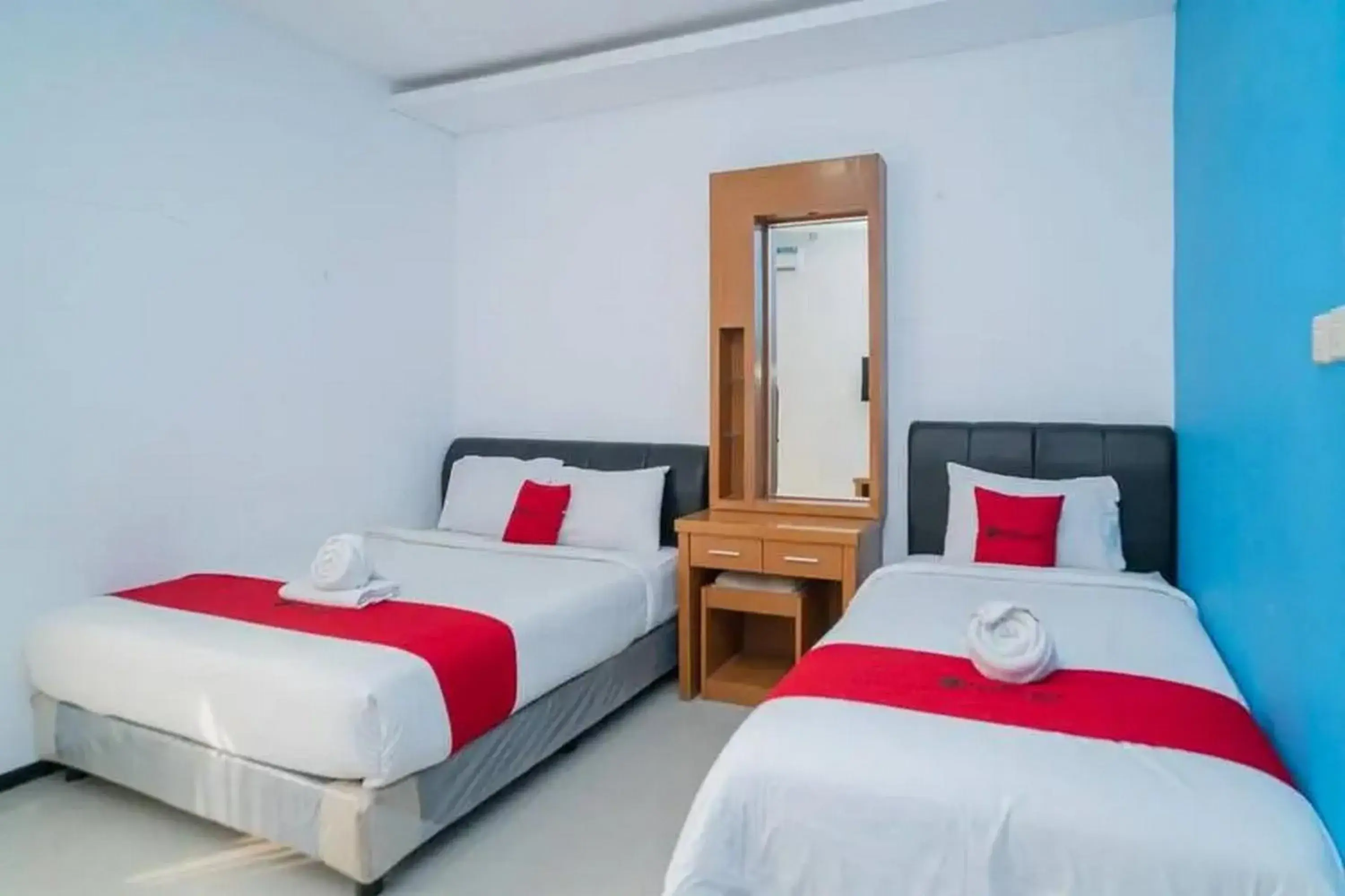 Bed in RedDoorz near Jawa Timur Park 2 Bed in RedDoorz near Jawa Timur Park 2