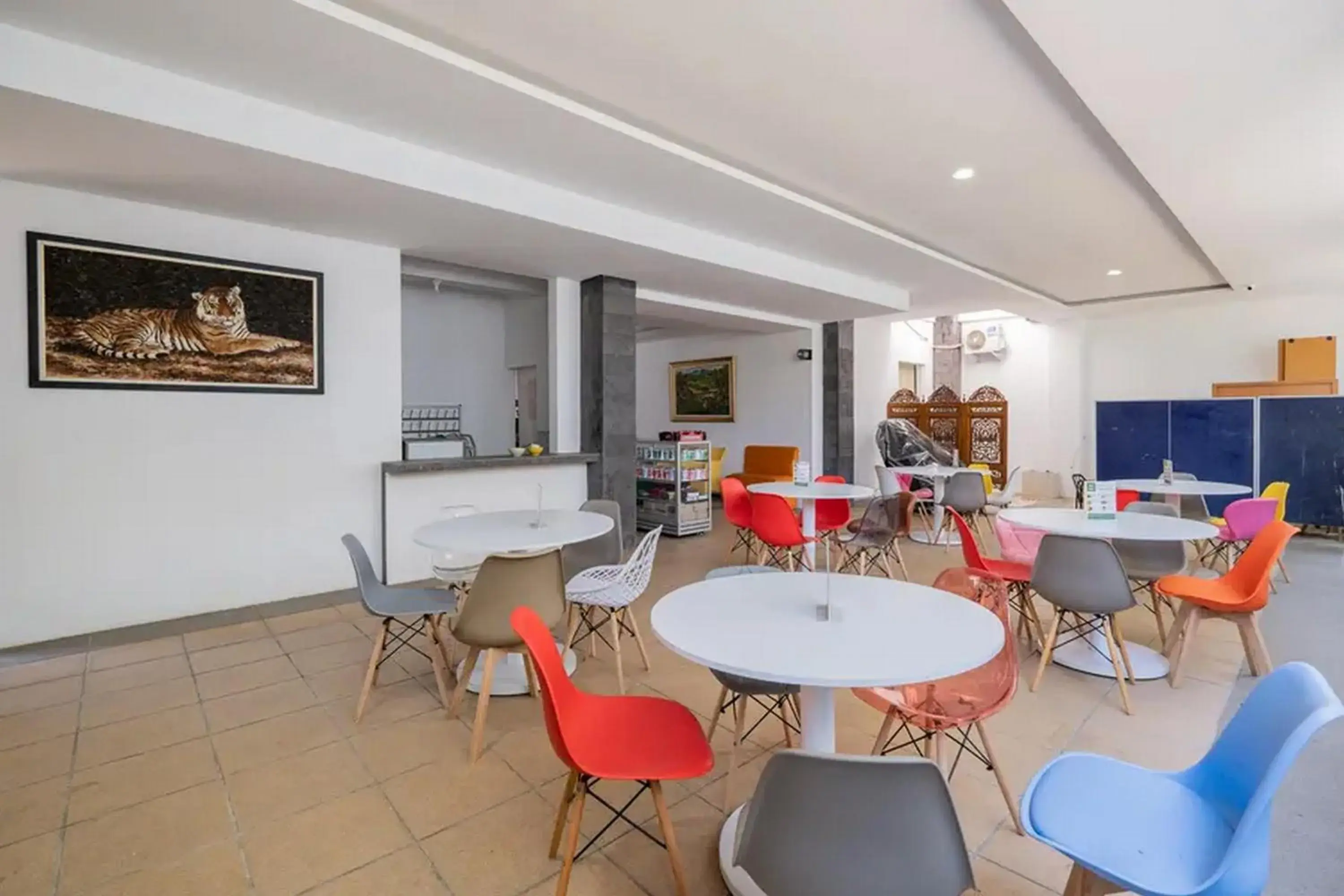 Restaurant/places to eat in RedDoorz near Jawa Timur Park 2 Restaurant/places to eat in RedDoorz near Jawa Timur Park 2