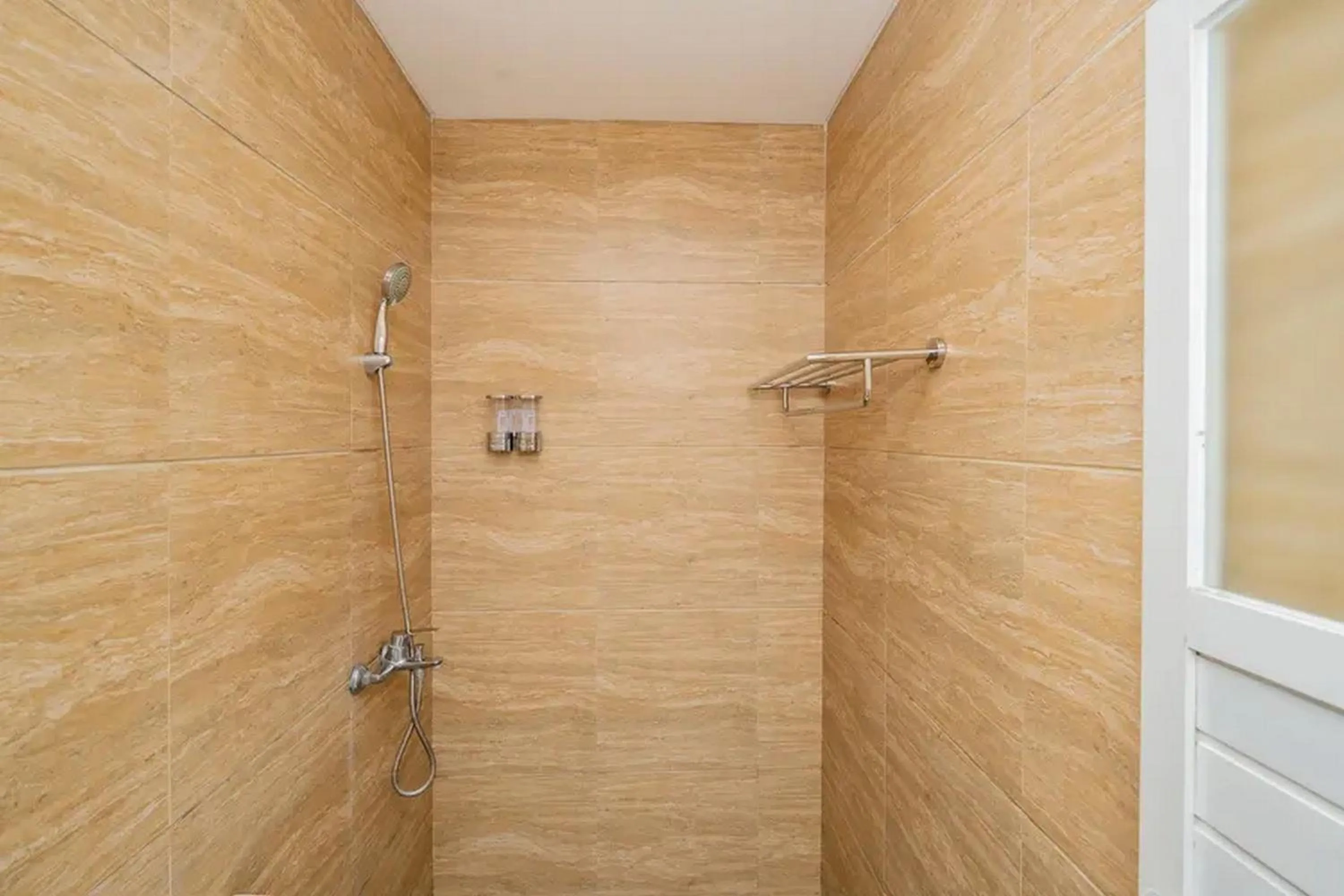 Bathroom in RedDoorz near Jawa Timur Park 2