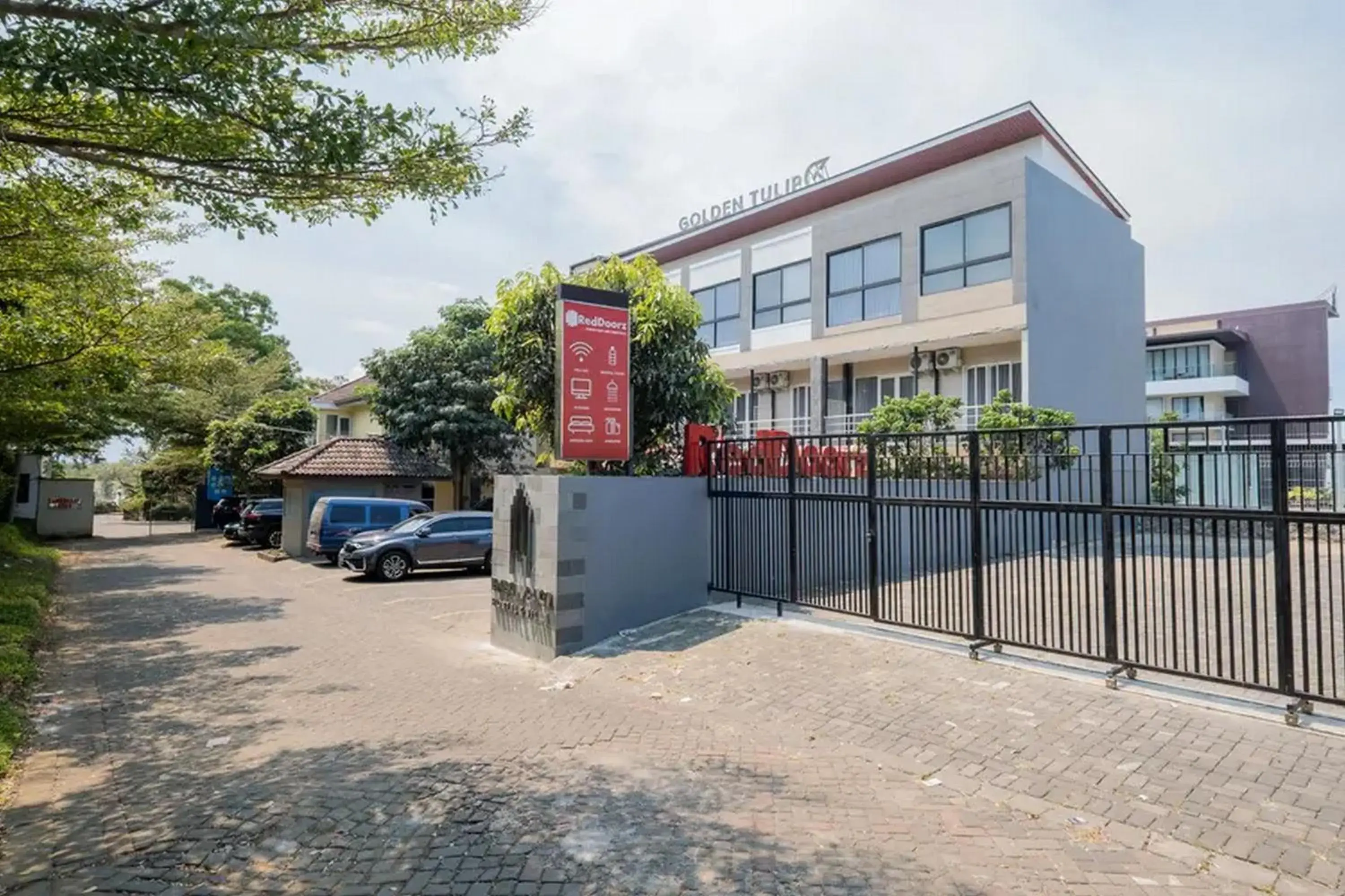 Property building in RedDoorz near Jawa Timur Park 2 Property building in RedDoorz near Jawa Timur Park 2