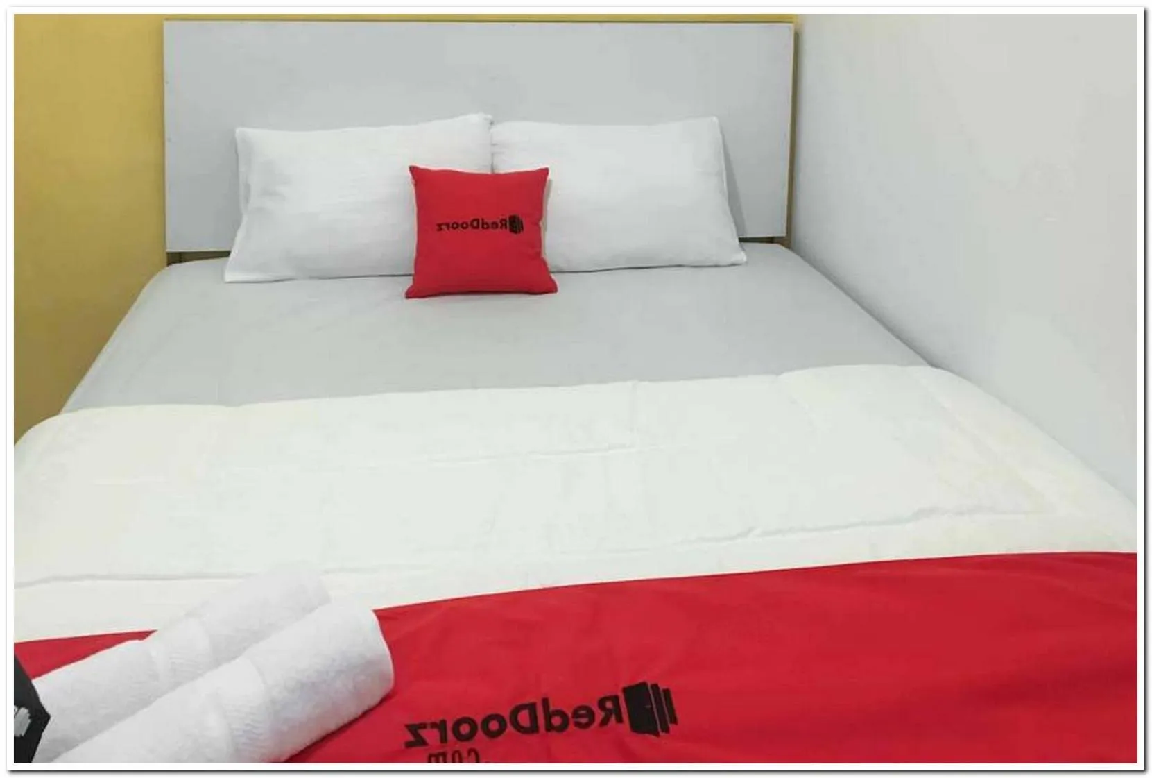 Bedroom, Bed in RedDoorz @ Simpang Pos Medan