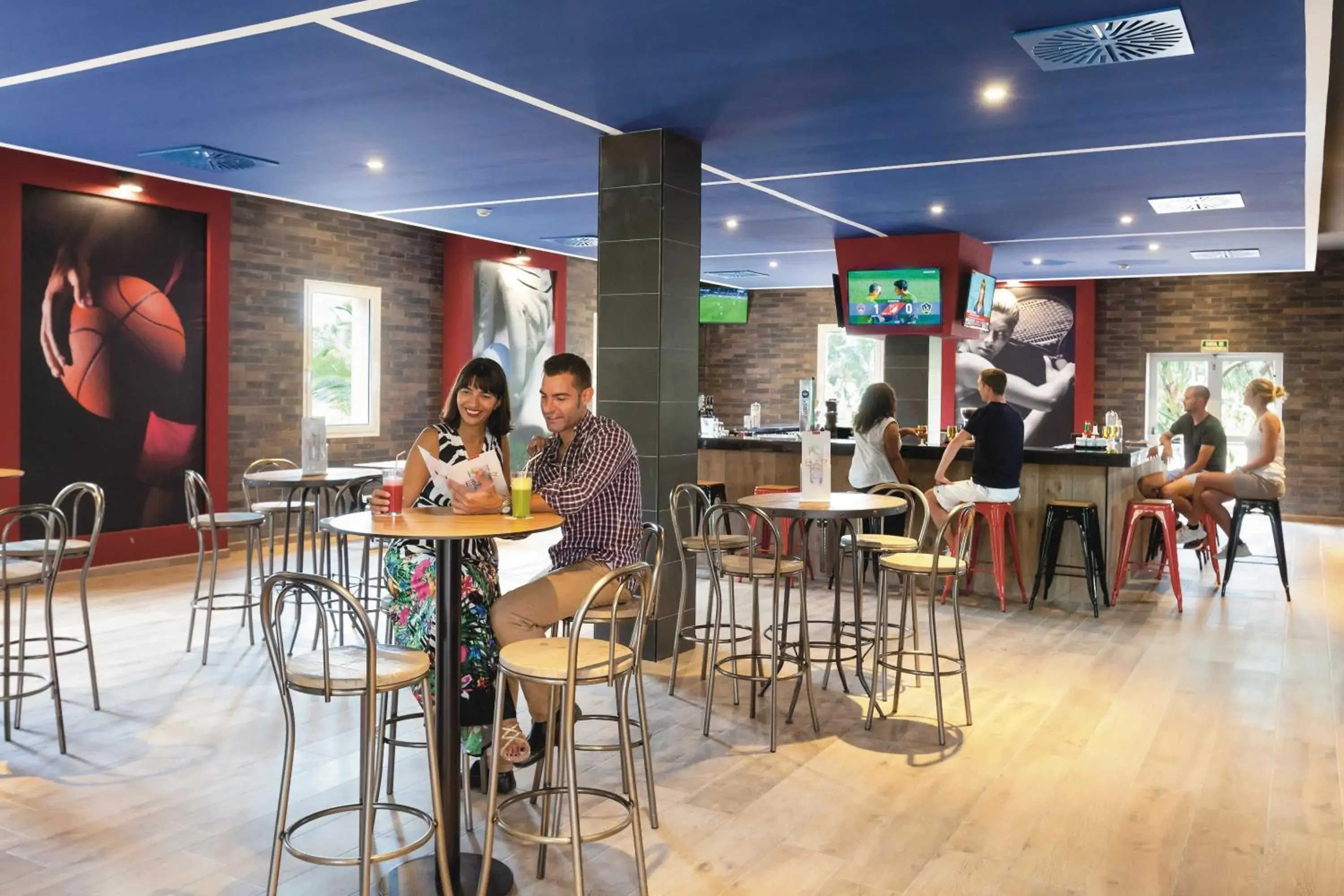 Lounge or bar in Hotel Riu Funana - All Inclusive Lounge or bar in Hotel Riu Funana - All Inclusive