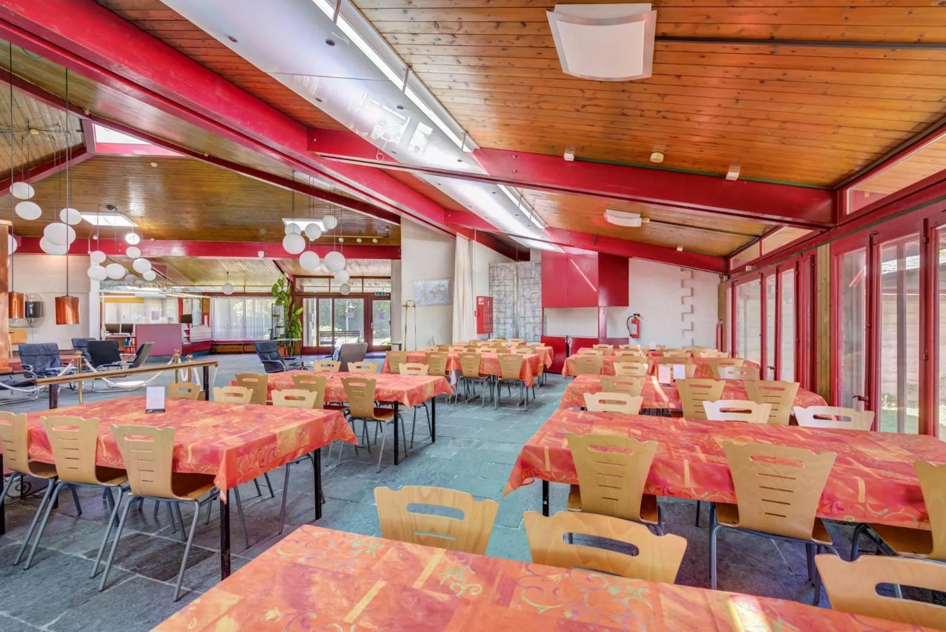 Restaurant/places to eat in John Knox International Center