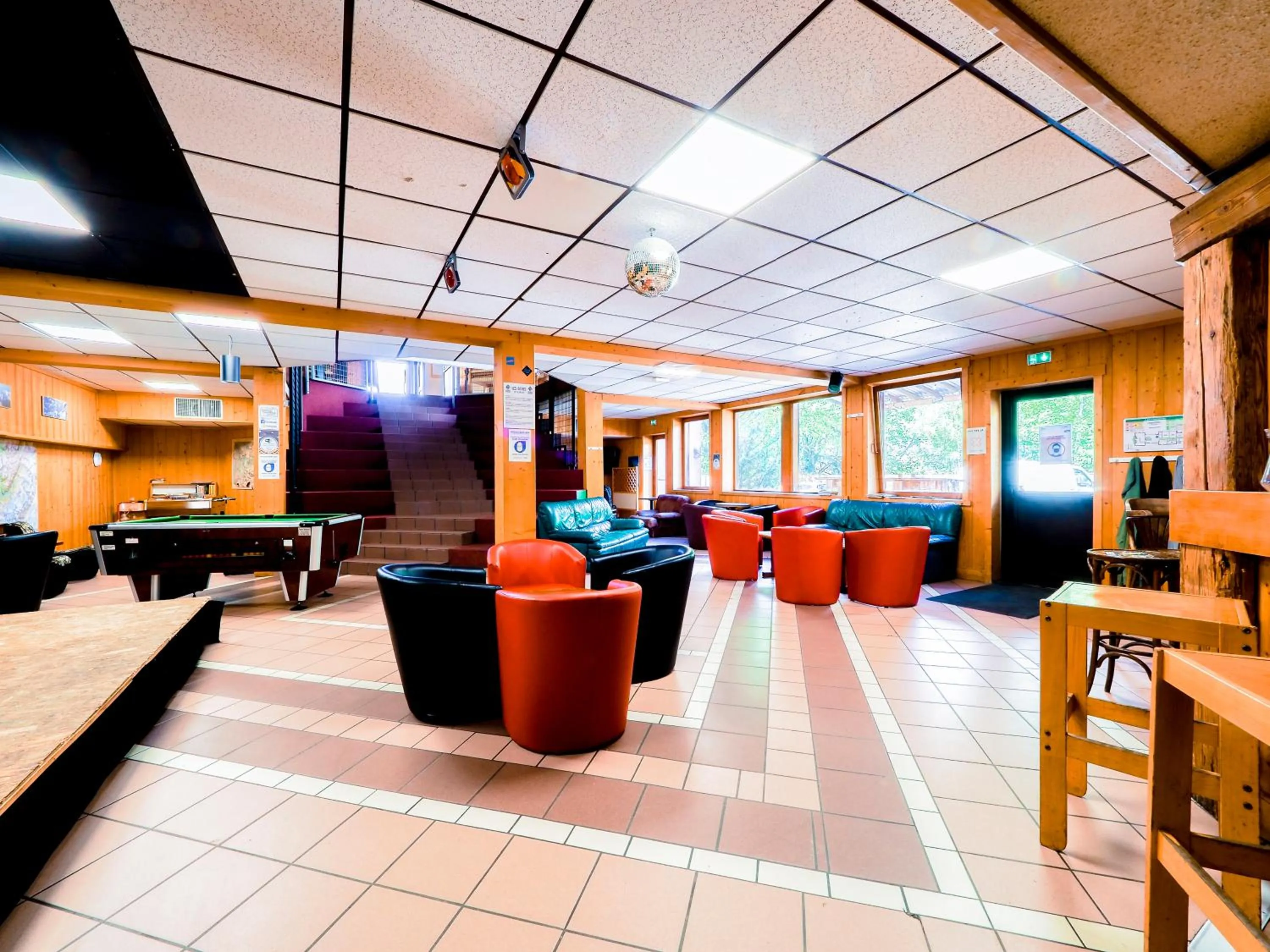 Seating area in Auberge de Jeunesse HI Chamonix
