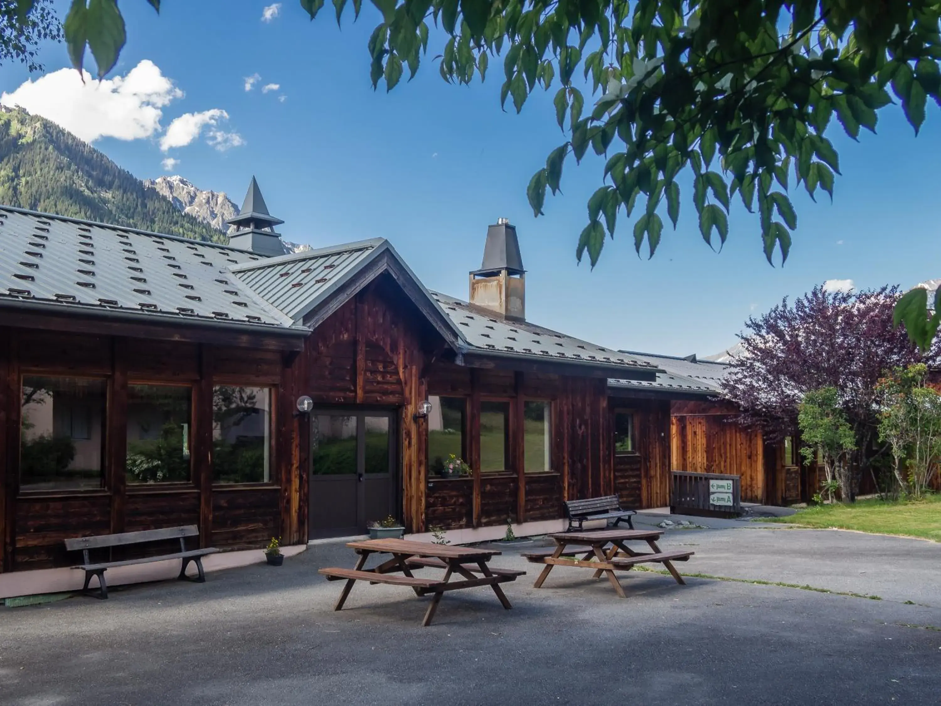 Property building in Auberge de Jeunesse HI Chamonix Property building in Auberge de Jeunesse HI Chamonix