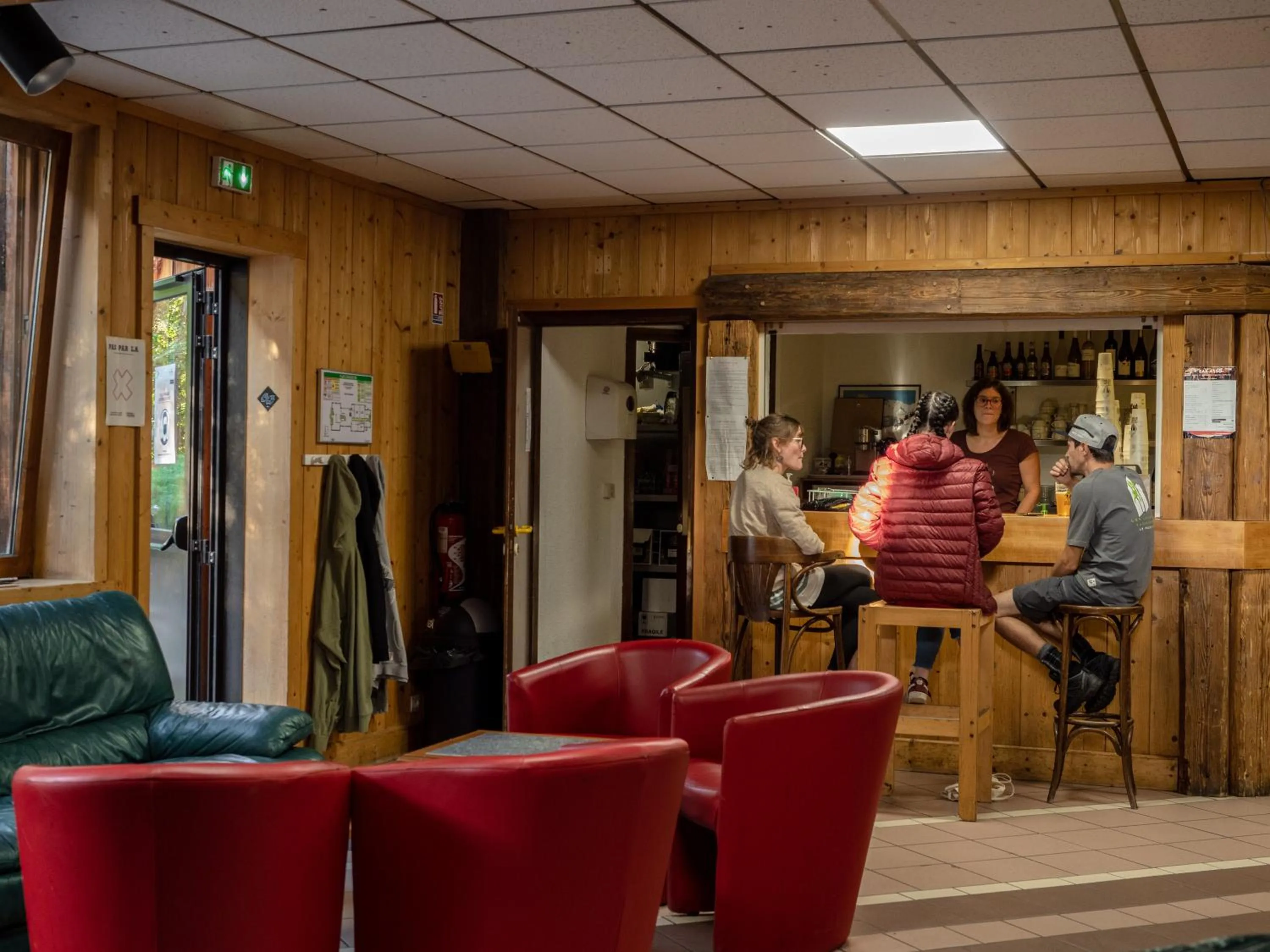 Seating area in Auberge de Jeunesse HI Chamonix