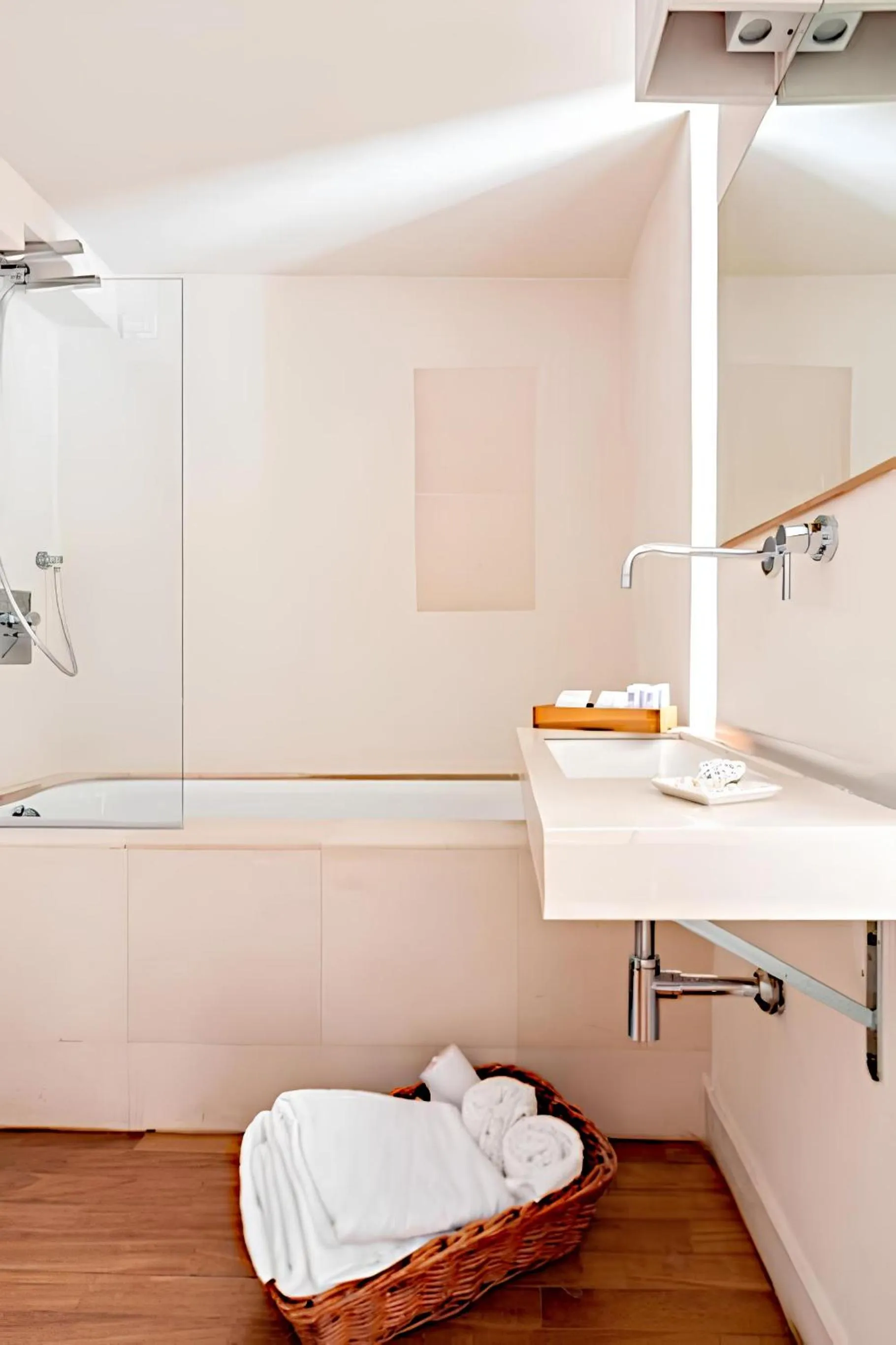 Bathroom in Micalò Art Rooms