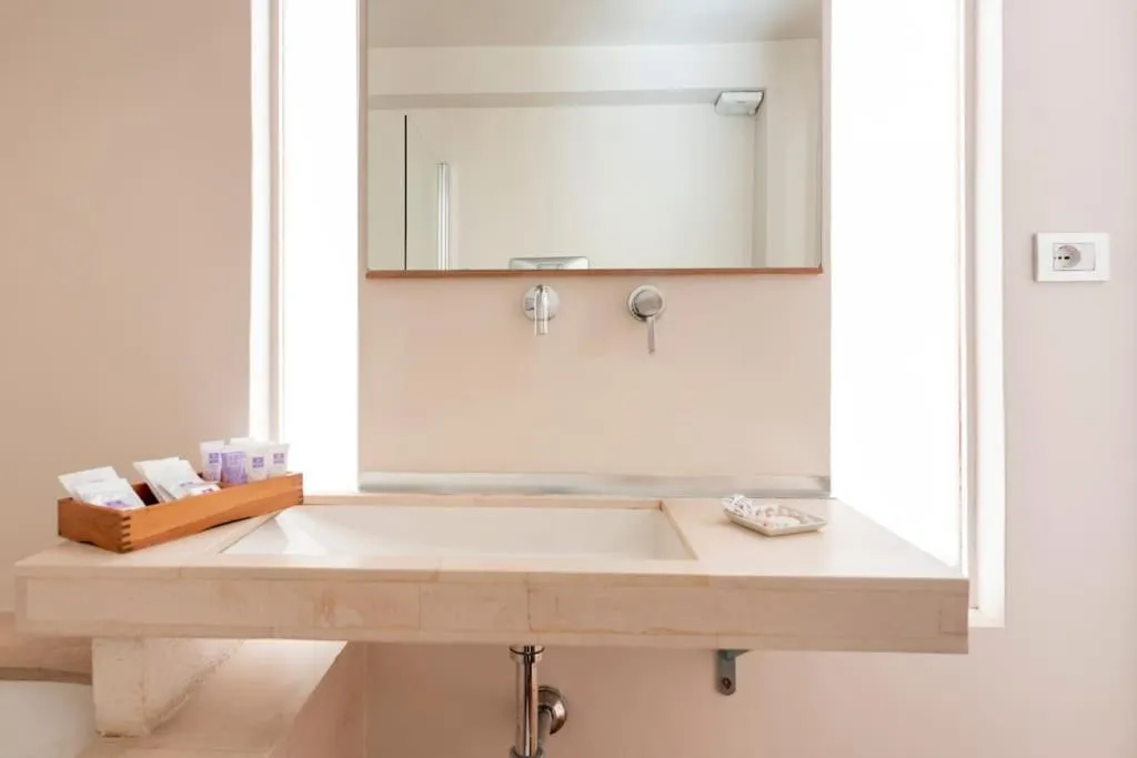 Bathroom in Micalò Art Rooms