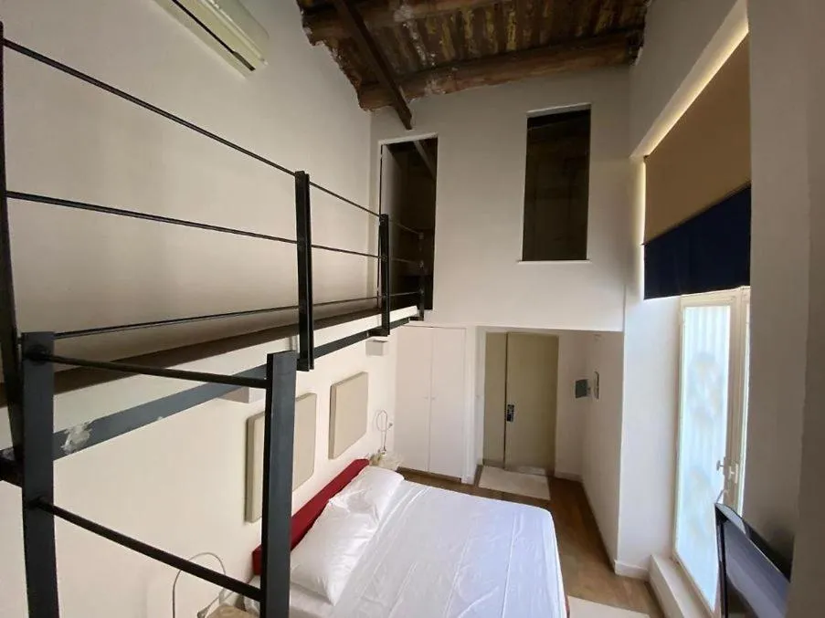 Photo of the whole room, Bed in Micalò Art Rooms