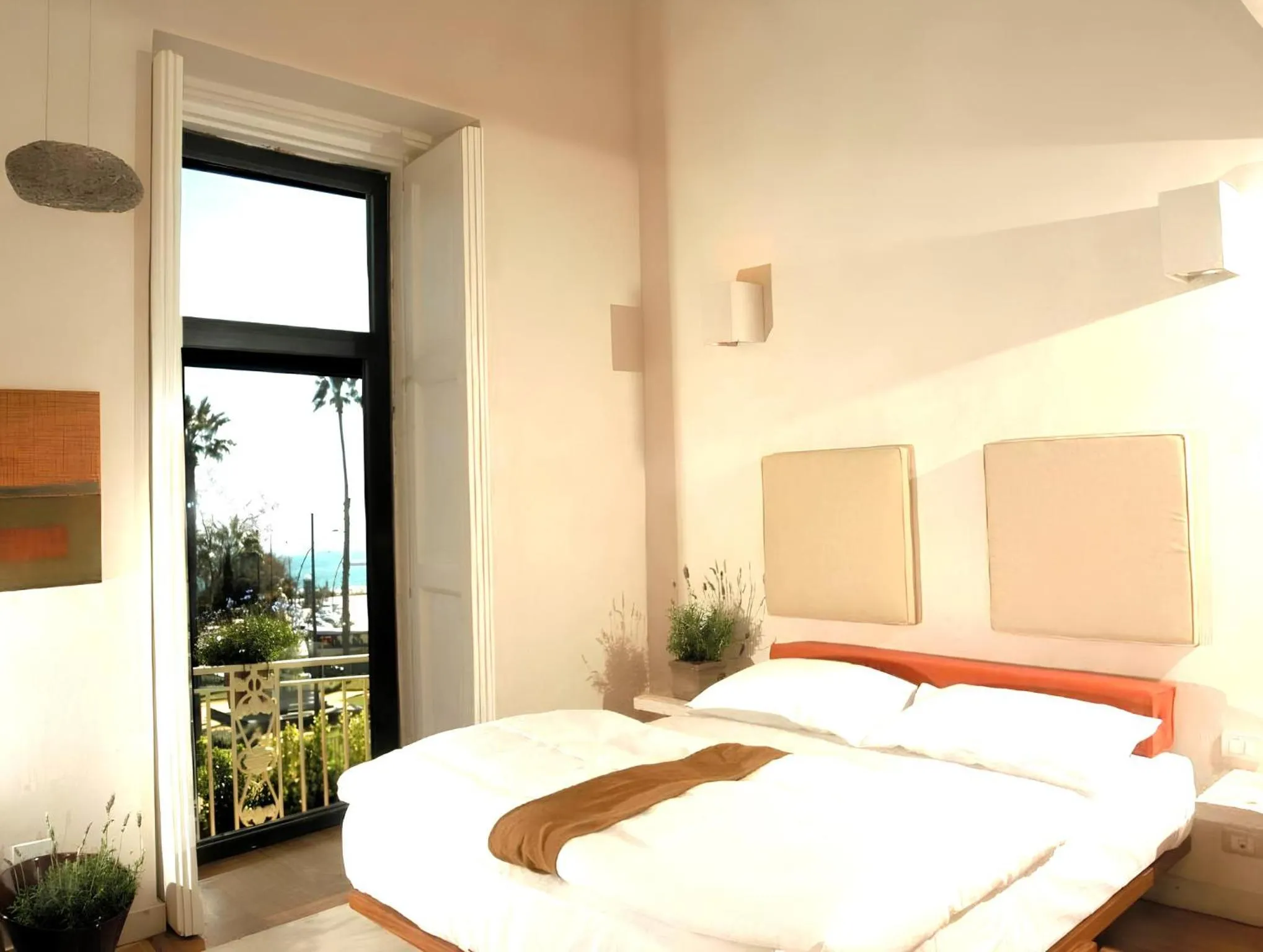 Photo of the whole room, Bed in Micalò Art Rooms