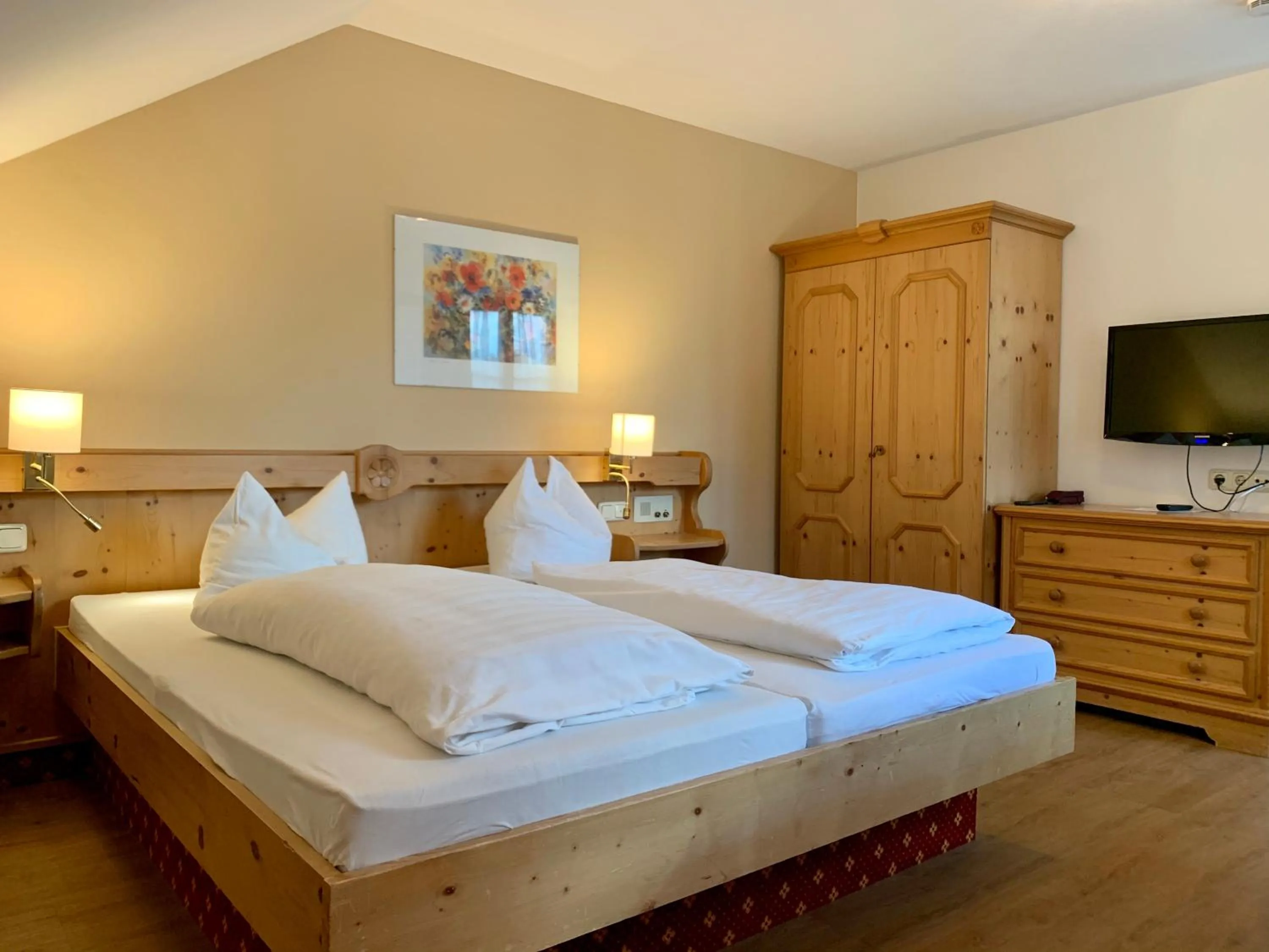 Photo of the whole room, Bed in Hotel zur Post