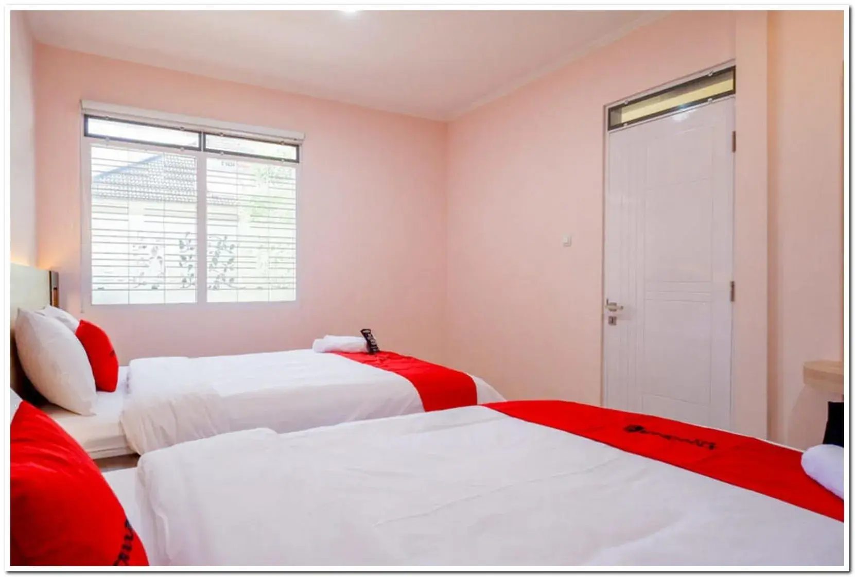 Bedroom, Bed in RedDoorz near Gejayan 3 Bedroom, Bed in RedDoorz near Gejayan 3