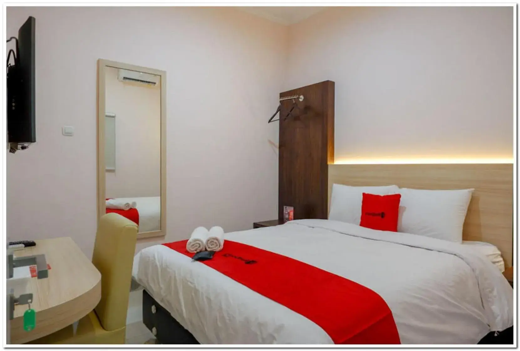 Bedroom, Bed in RedDoorz near Gejayan 3 Bedroom, Bed in RedDoorz near Gejayan 3