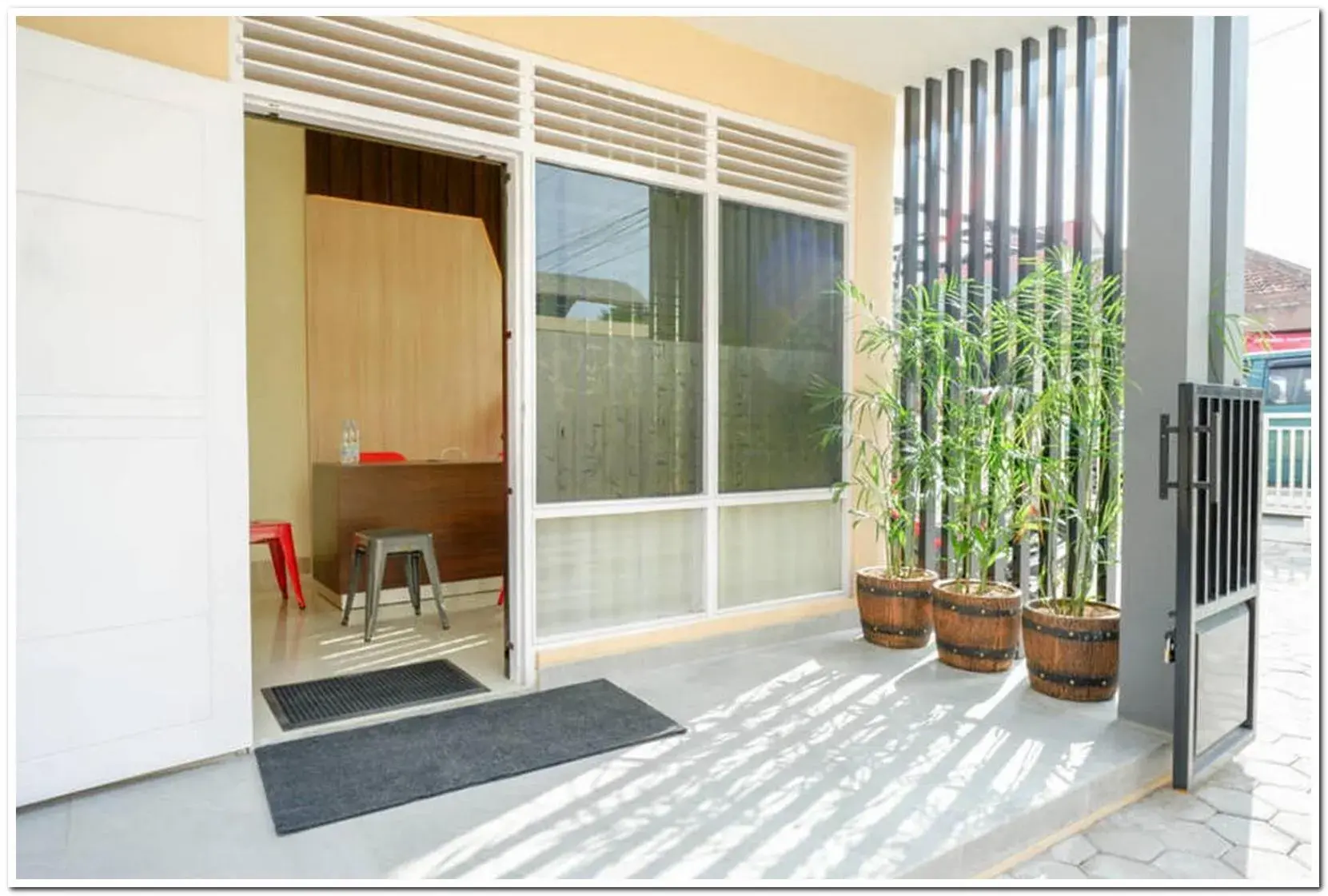 Lobby or reception in RedDoorz near Gejayan 3 Lobby or reception in RedDoorz near Gejayan 3