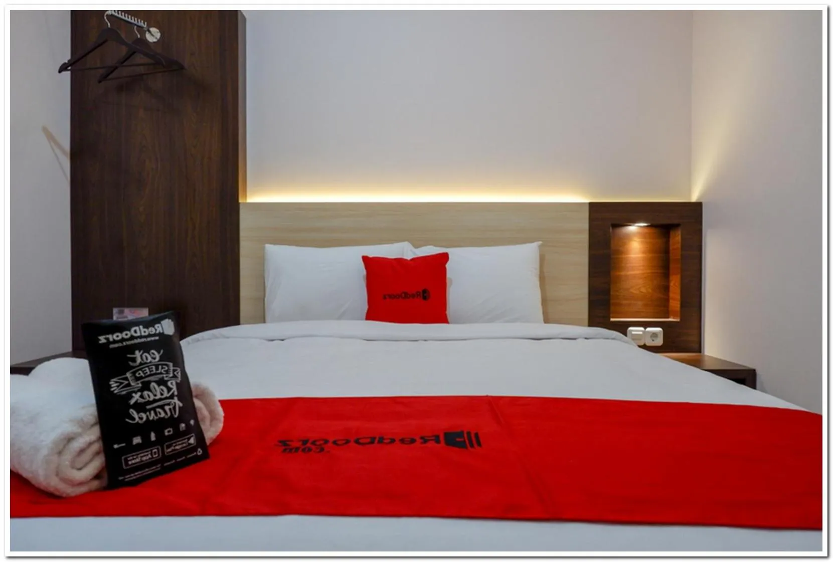 Bedroom, Bed in RedDoorz near Gejayan 3