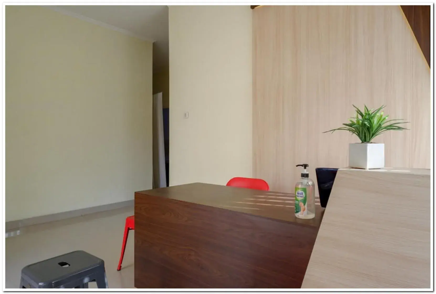 Lobby or reception in RedDoorz near Gejayan 3 Lobby or reception in RedDoorz near Gejayan 3