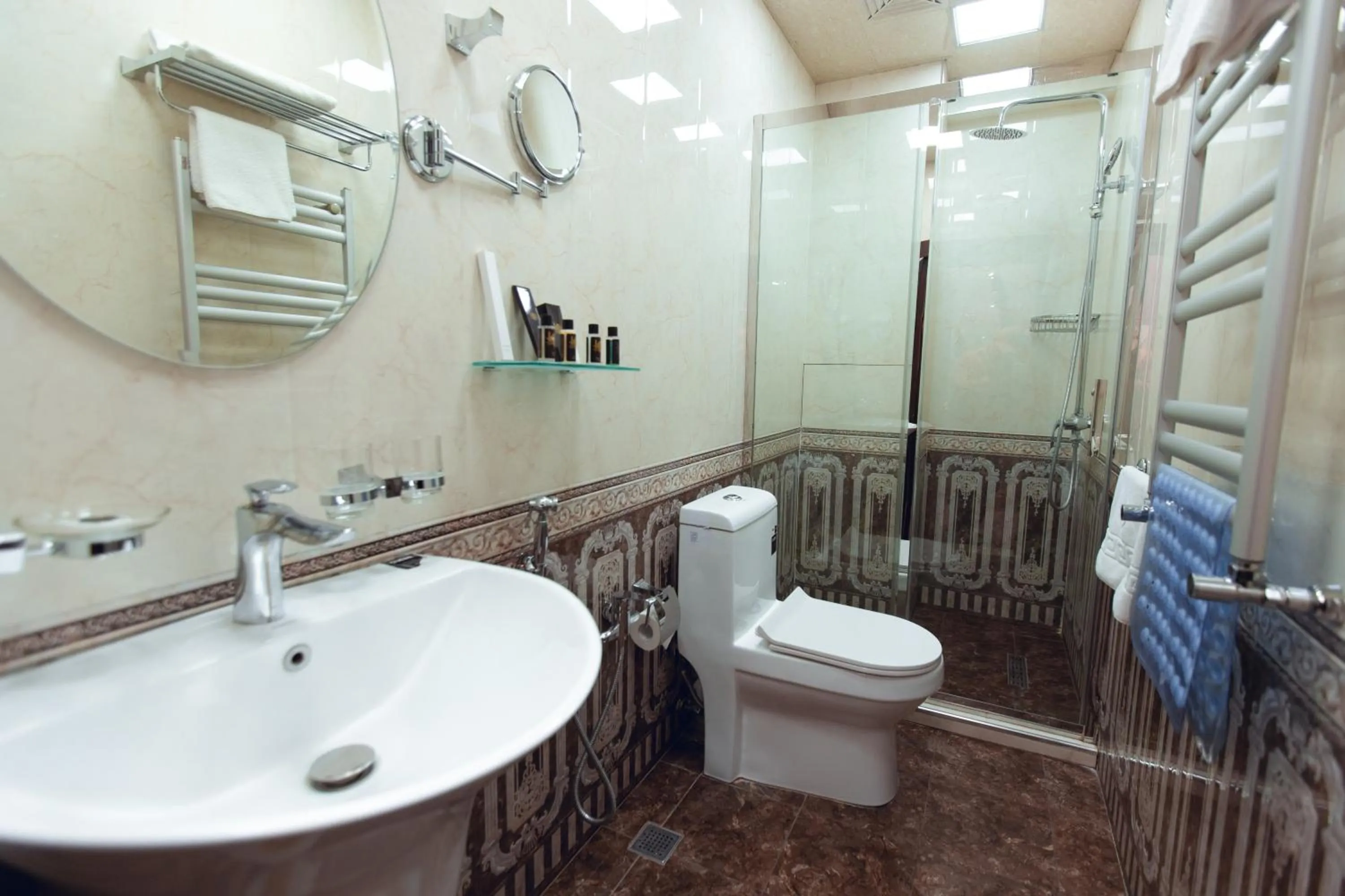 Shower in Baku Hotel Ganja