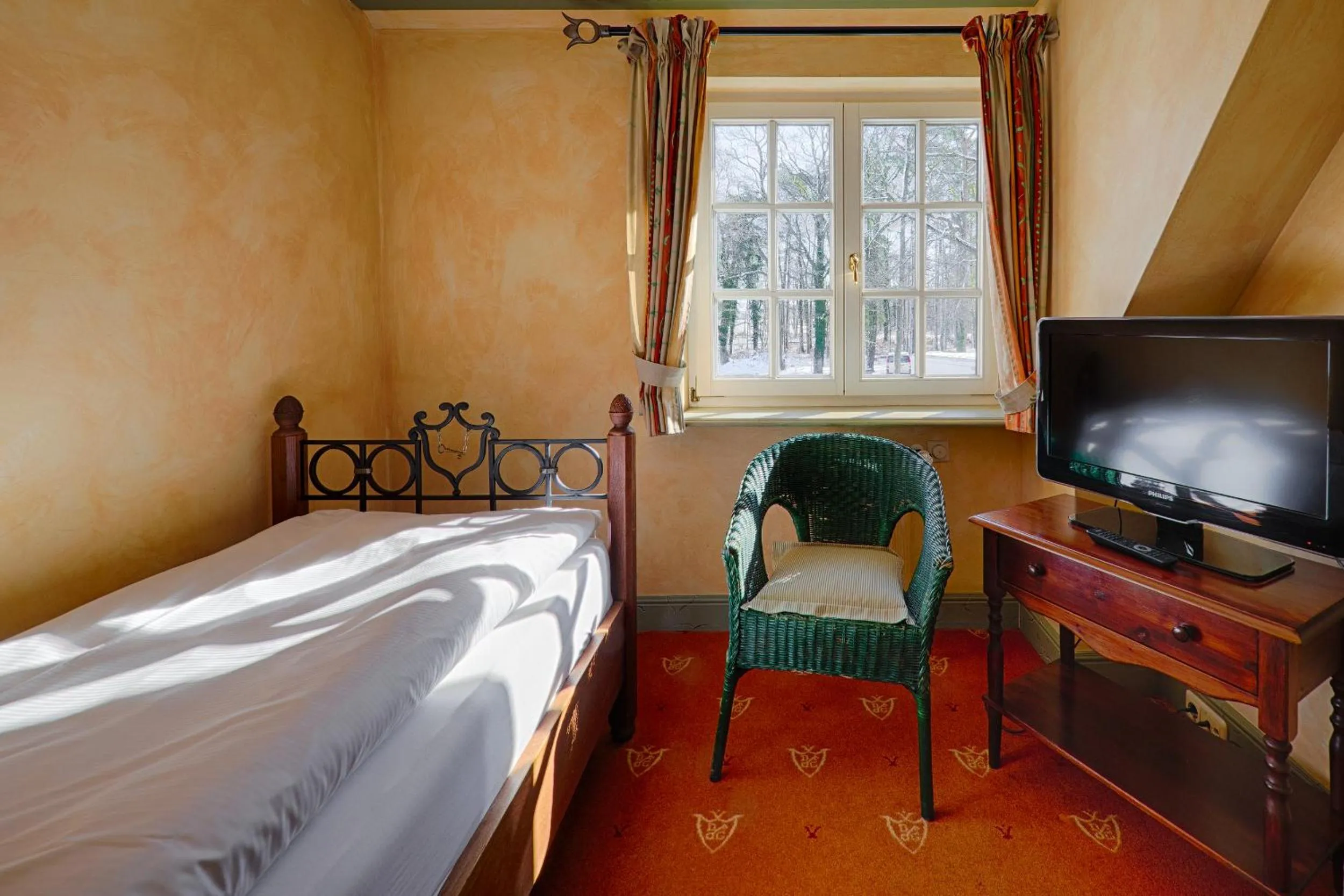 Photo of the whole room, Bed in Meeressterne Hotel Forsthaus Damerow