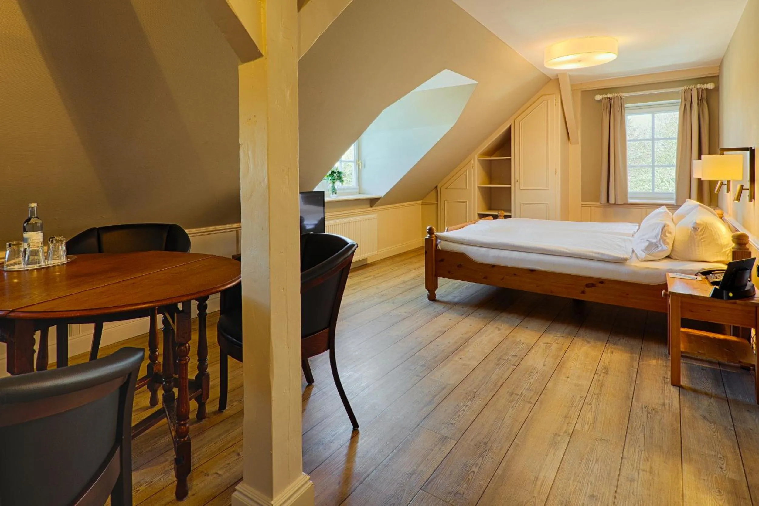 Photo of the whole room, Bed in Meeressterne Hotel Forsthaus Damerow