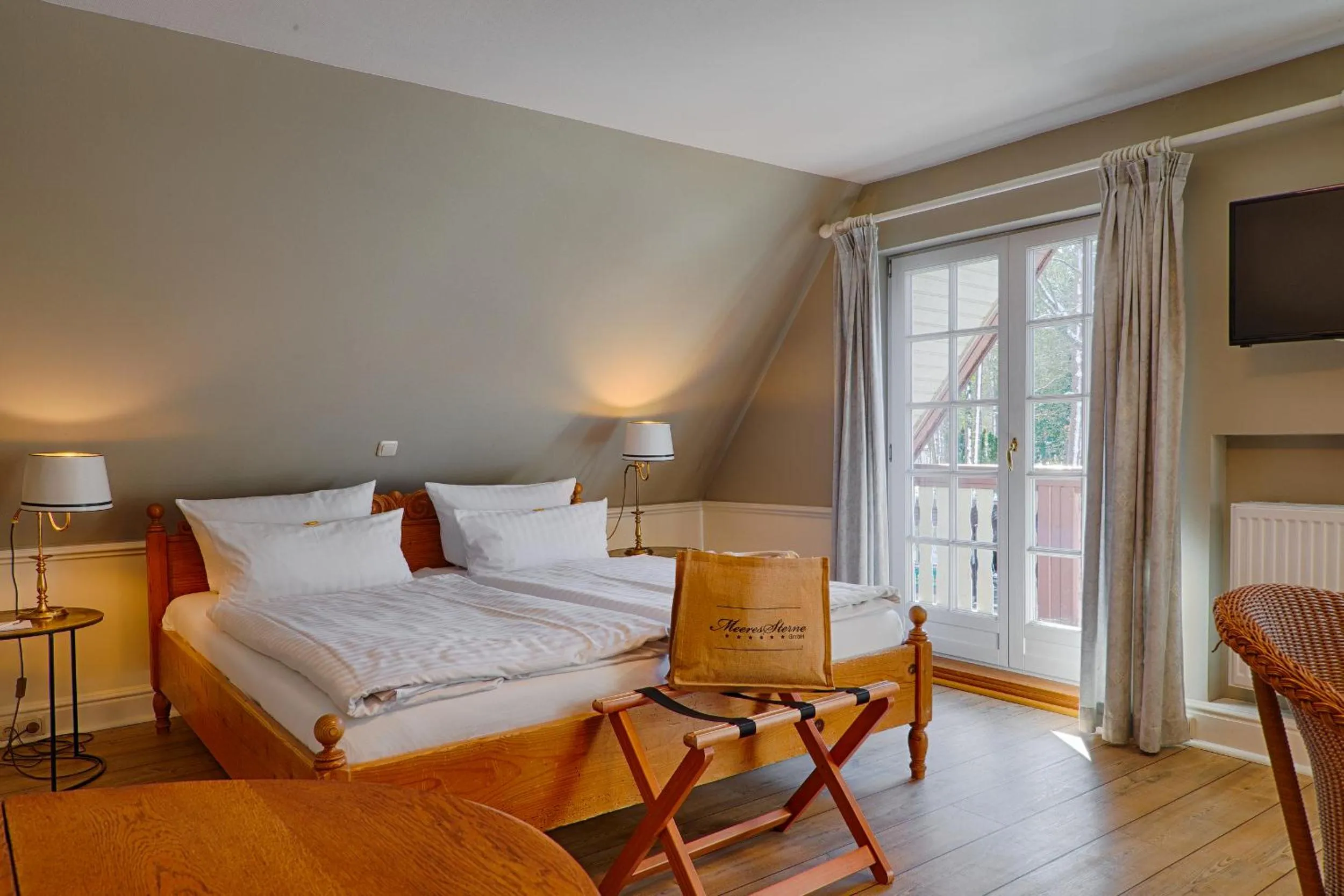 Photo of the whole room, Bed in Meeressterne Hotel Forsthaus Damerow