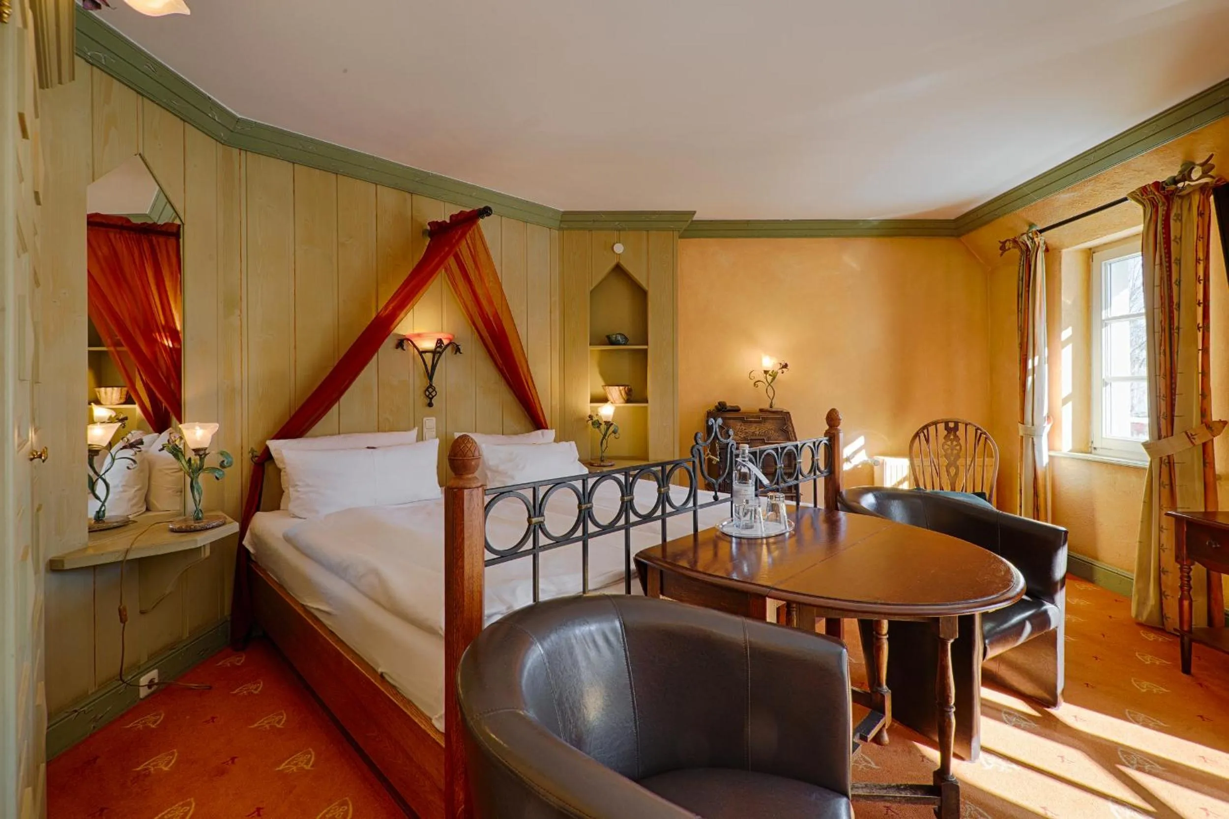 Photo of the whole room, Bed in Meeressterne Hotel Forsthaus Damerow