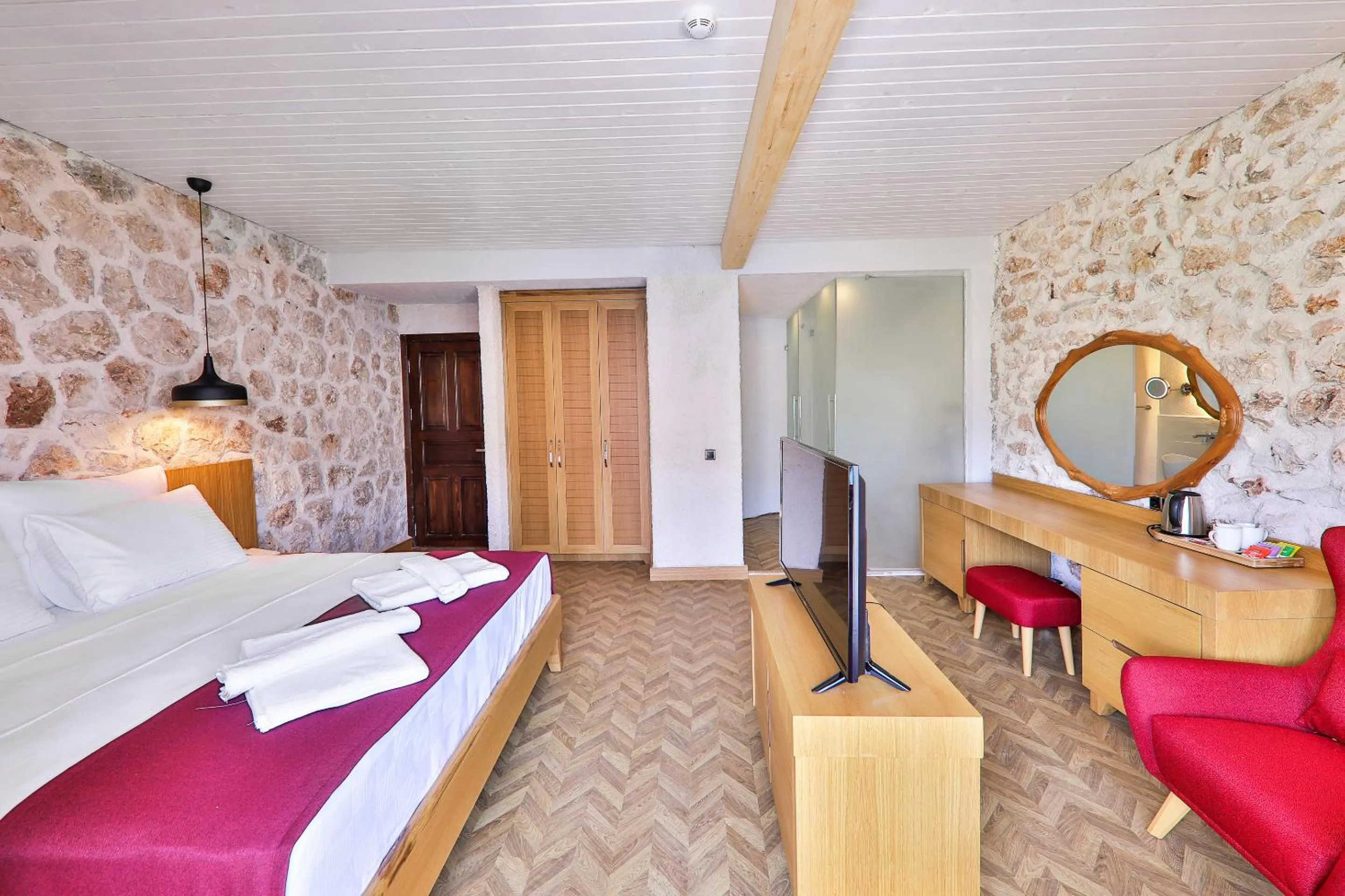 Photo of the whole room in Atalante Hotel