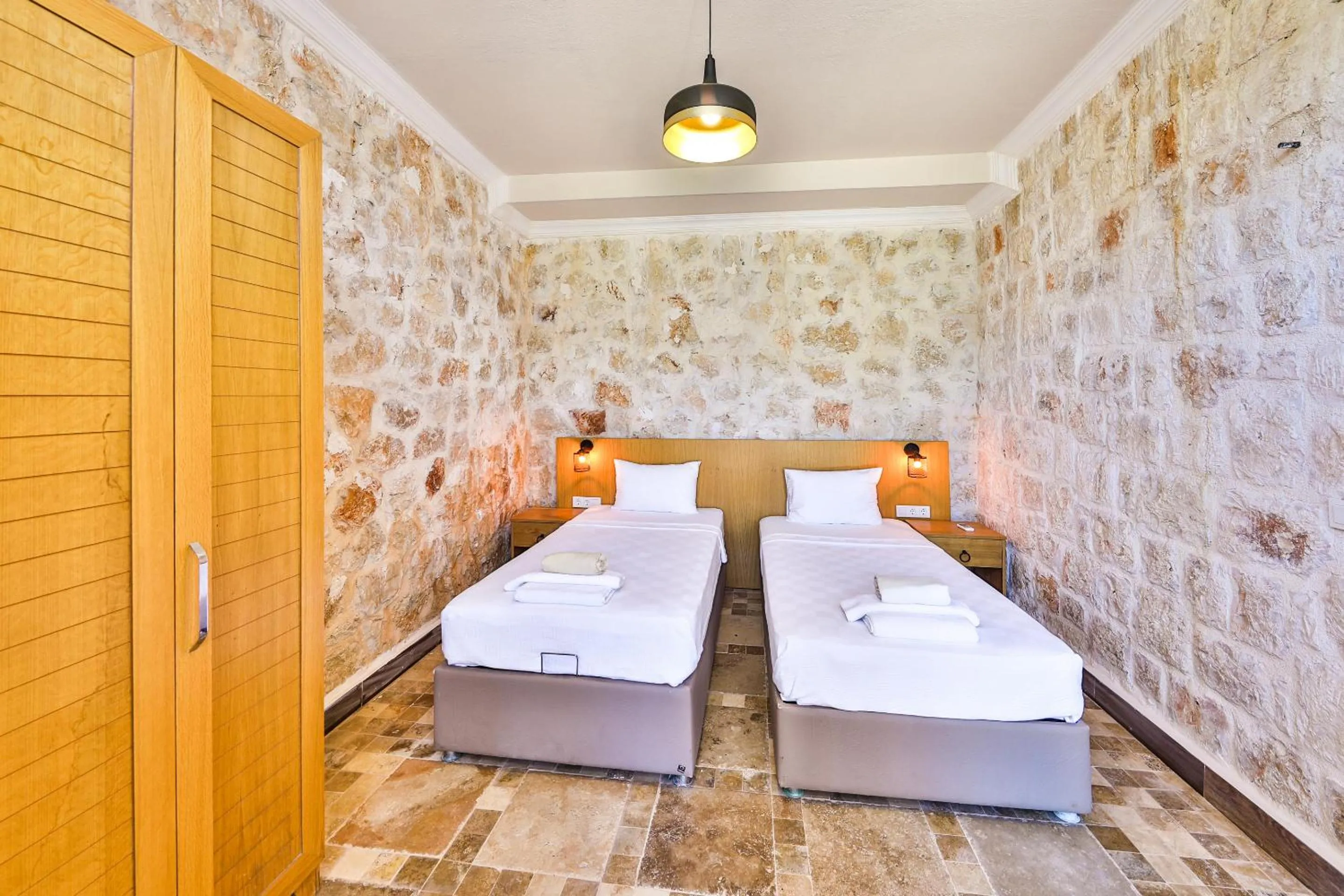 Photo of the whole room in Atalante Hotel