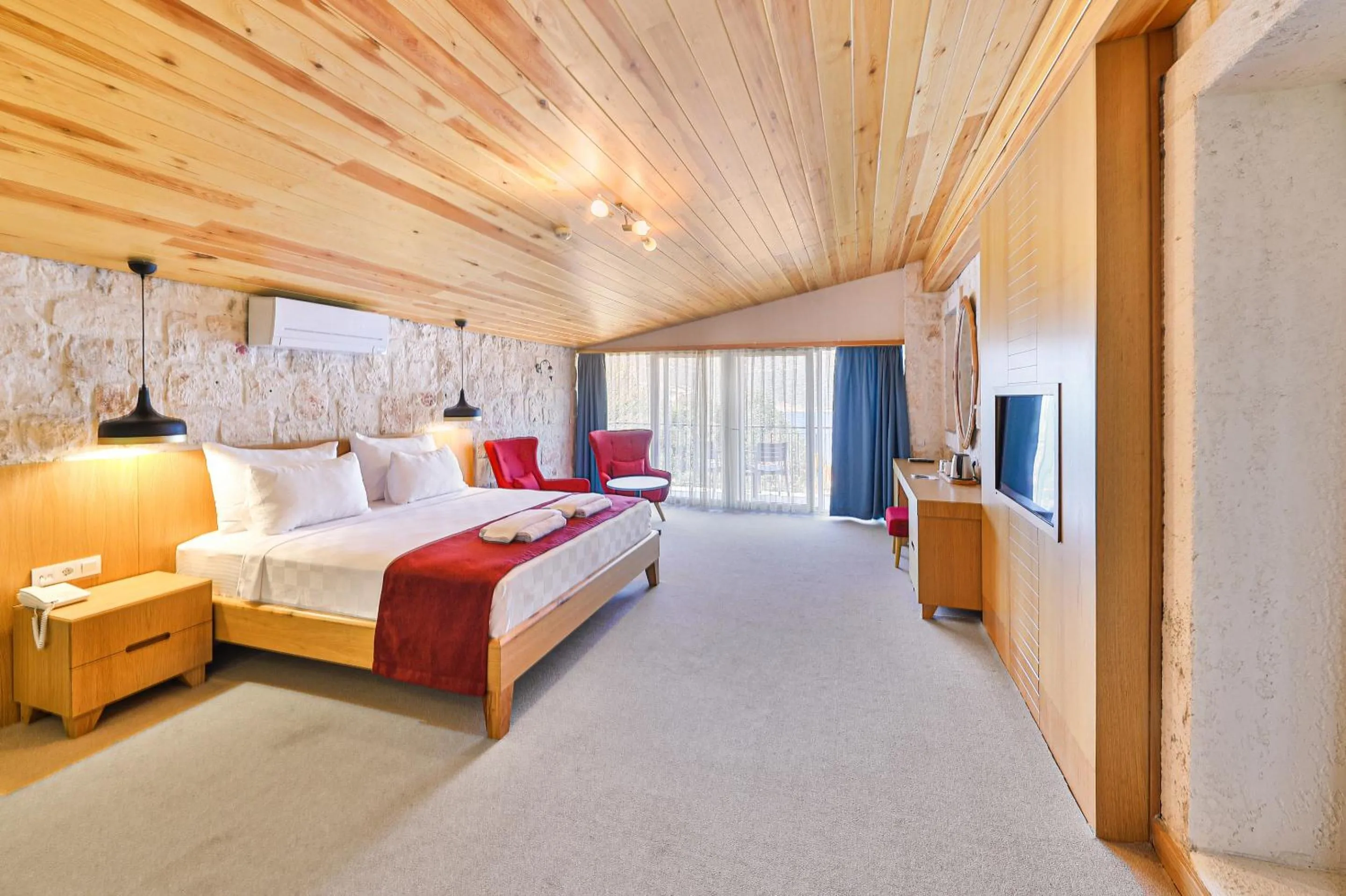 Photo of the whole room in Atalante Hotel