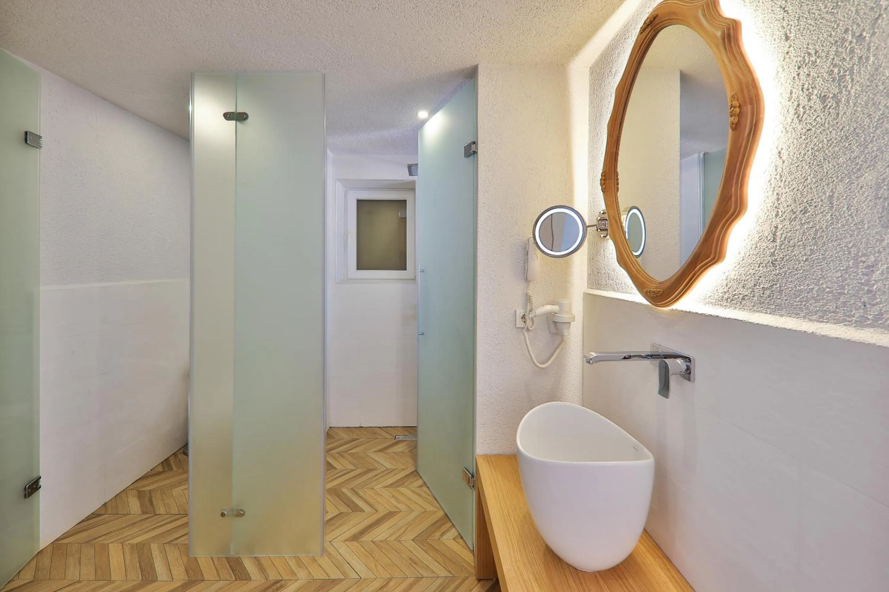 Shower in Atalante Hotel